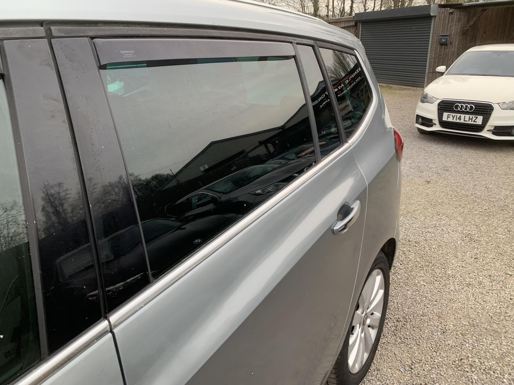 Vauxhall Zafira Tourer 2.0 CDTi SE MPV 5dr Diesel Auto Euro 5 (165 ps)