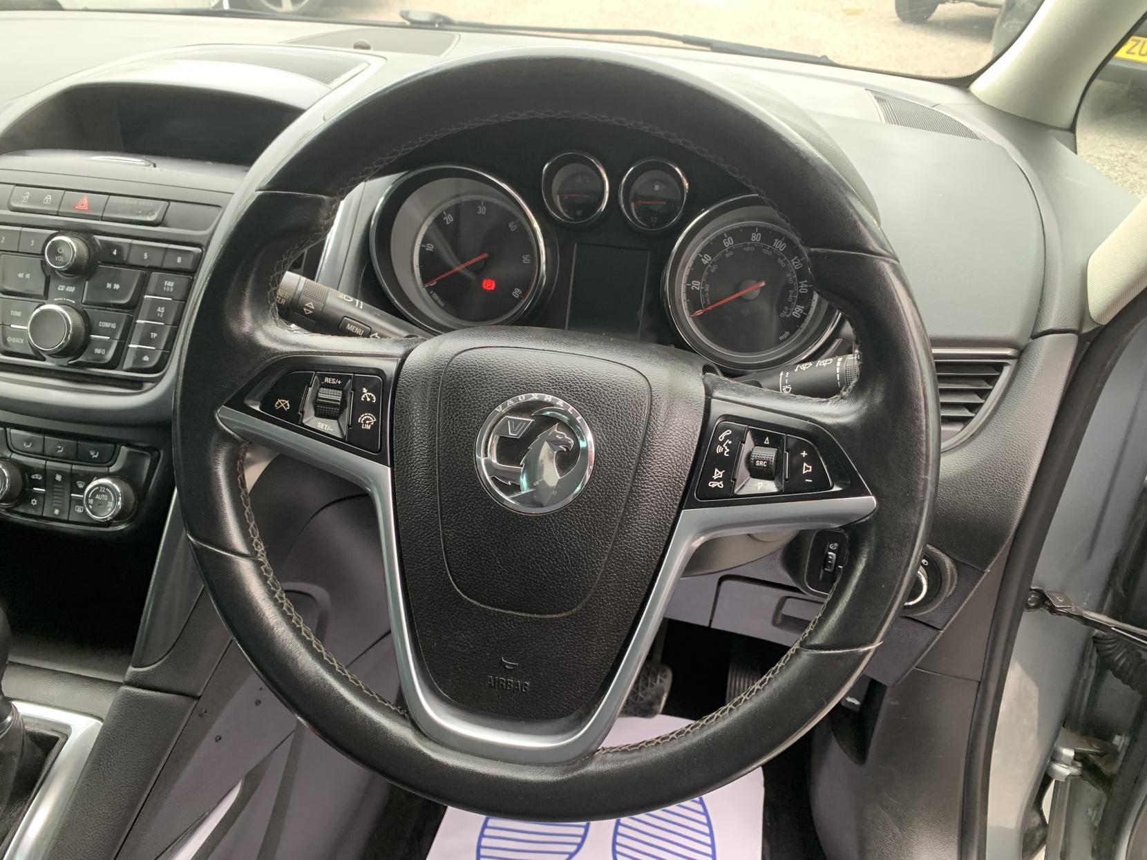 Vauxhall Zafira Tourer 2.0 CDTi SE MPV 5dr Diesel Auto Euro 5 (165 ps)