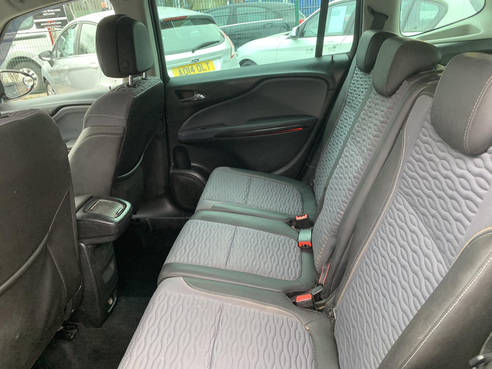 Vauxhall Zafira Tourer 2.0 CDTi SE MPV 5dr Diesel Auto Euro 5 (165 ps)