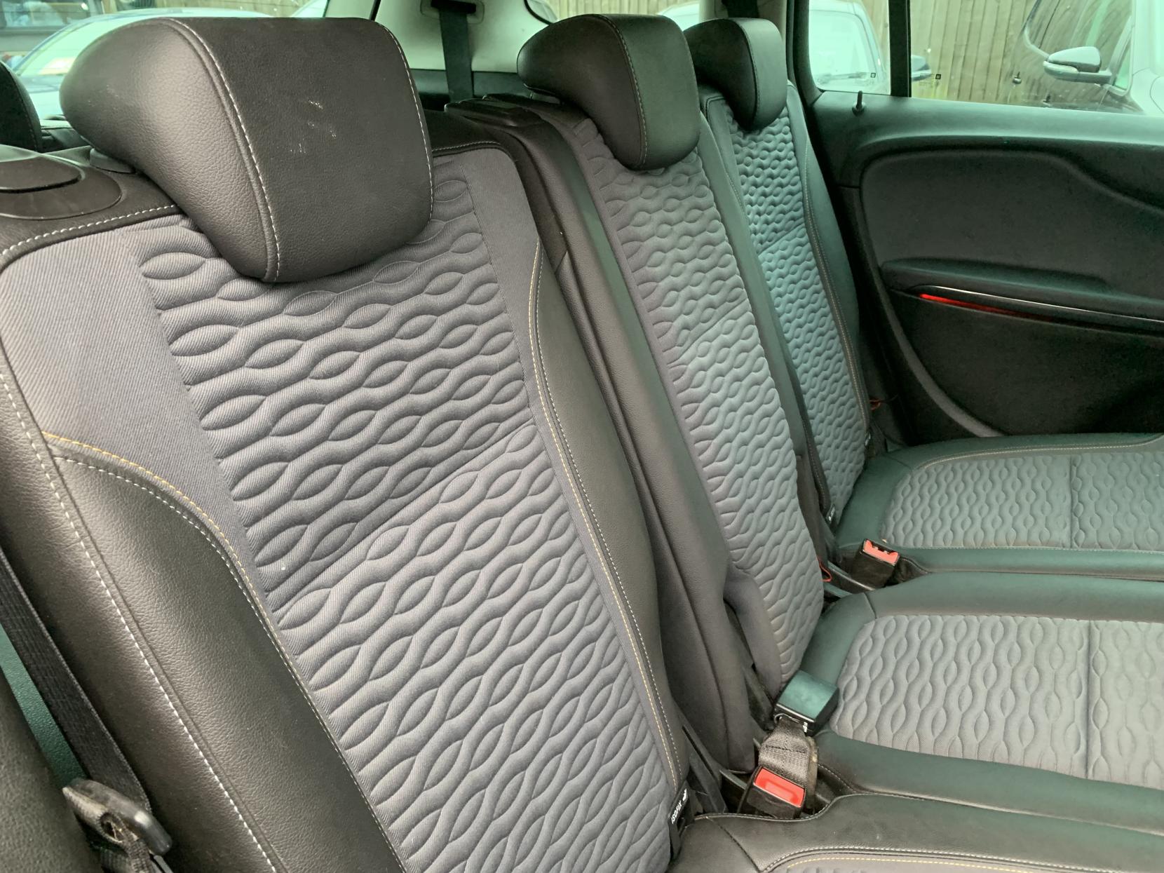 Vauxhall Zafira Tourer 2.0 CDTi SE MPV 5dr Diesel Auto Euro 5 (165 ps)