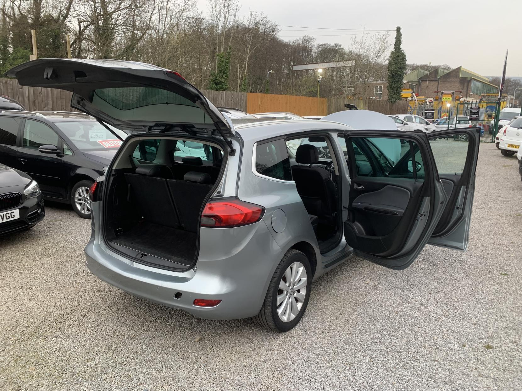 Vauxhall Zafira Tourer 2.0 CDTi SE MPV 5dr Diesel Auto Euro 5 (165 ps)