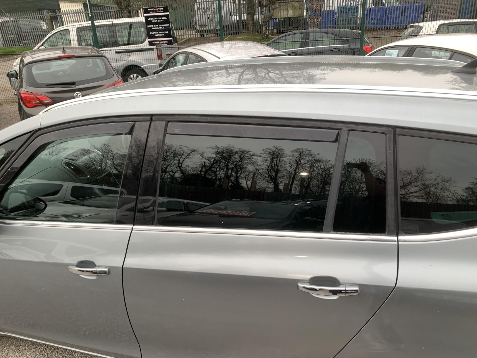 Vauxhall Zafira Tourer 2.0 CDTi SE MPV 5dr Diesel Auto Euro 5 (165 ps)