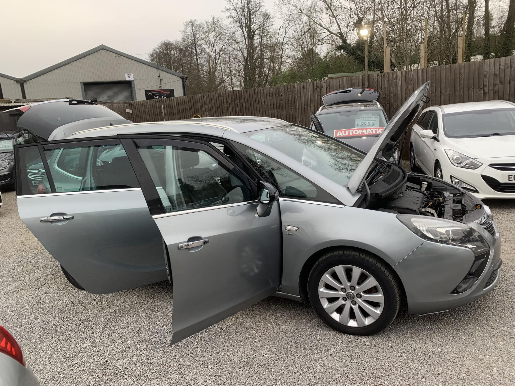 Vauxhall Zafira Tourer 2.0 CDTi SE MPV 5dr Diesel Auto Euro 5 (165 ps)