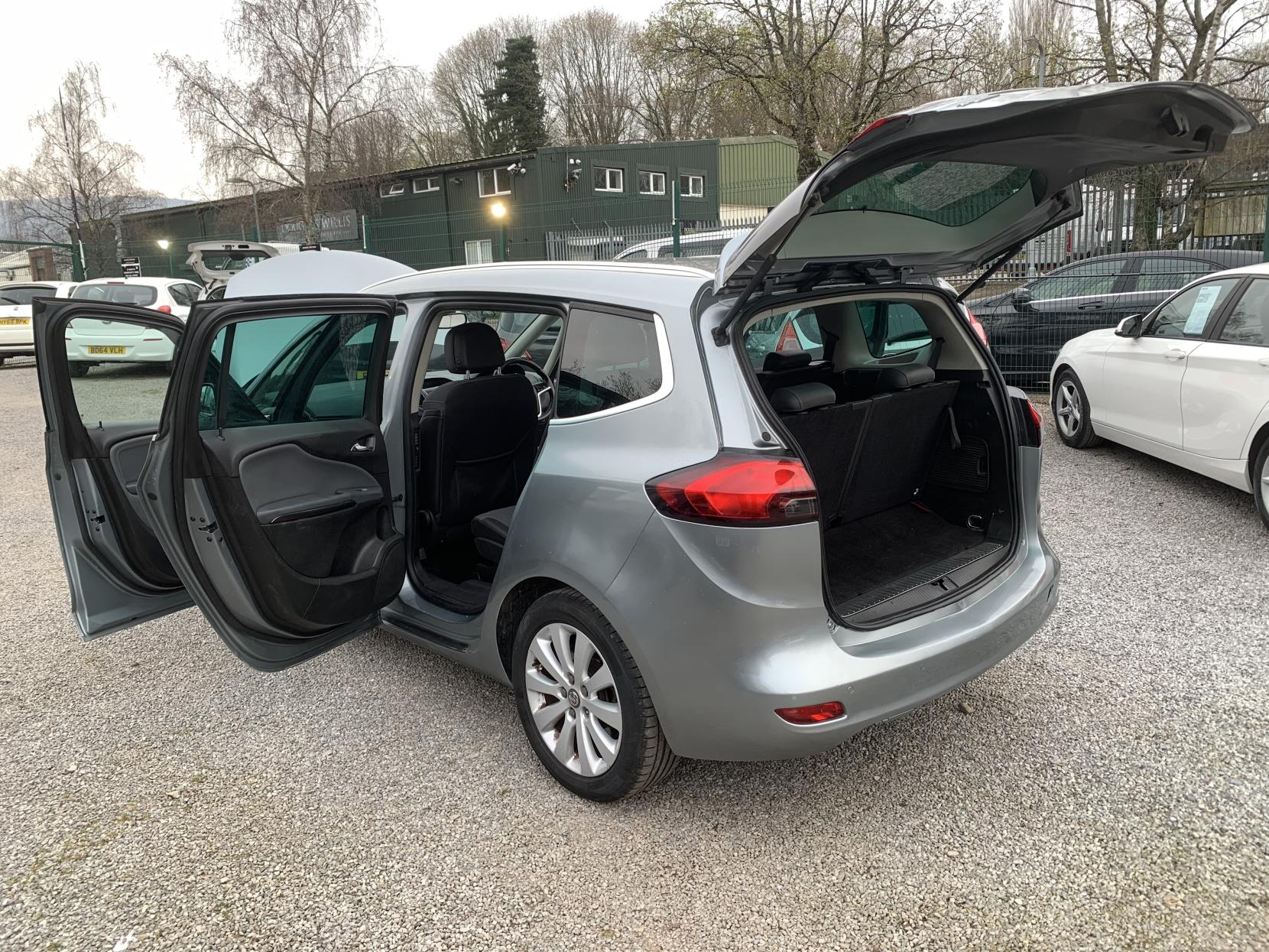 Vauxhall Zafira Tourer 2.0 CDTi SE MPV 5dr Diesel Auto Euro 5 (165 ps)