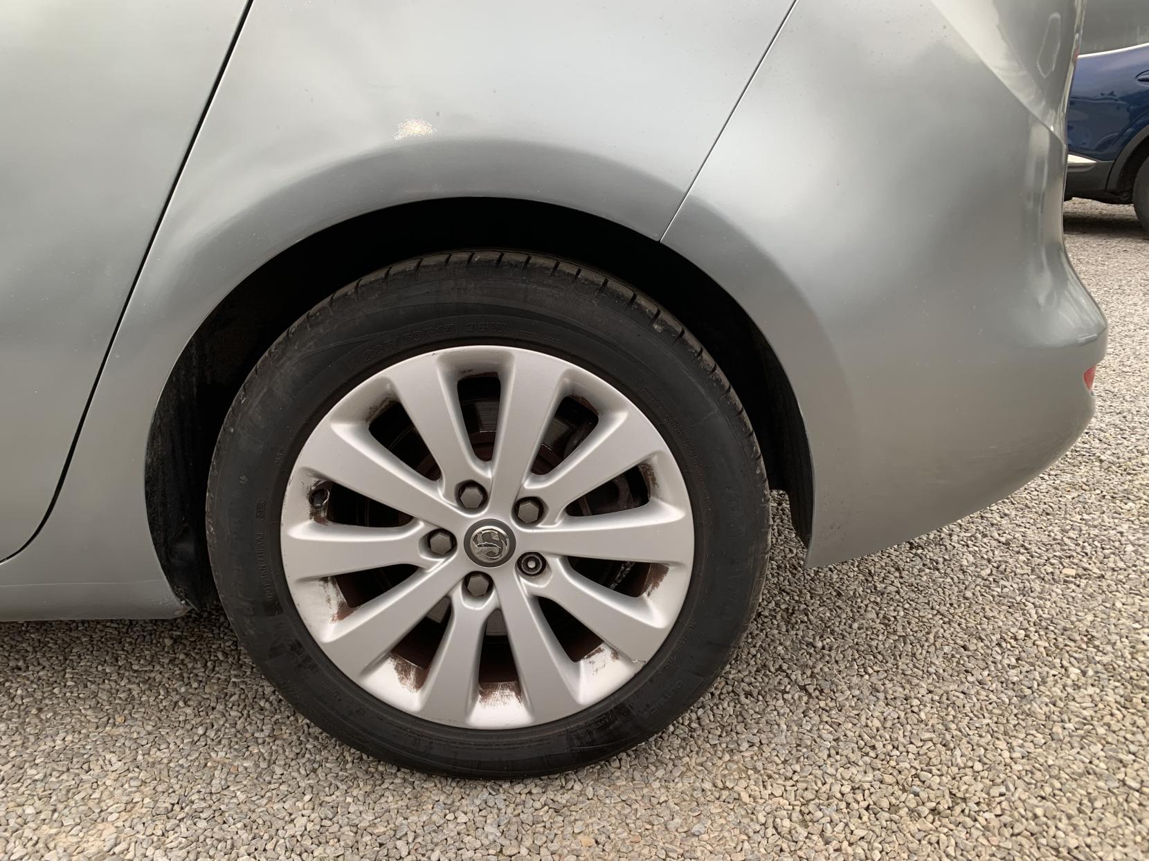 Vauxhall Zafira Tourer 2.0 CDTi SE MPV 5dr Diesel Auto Euro 5 (165 ps)