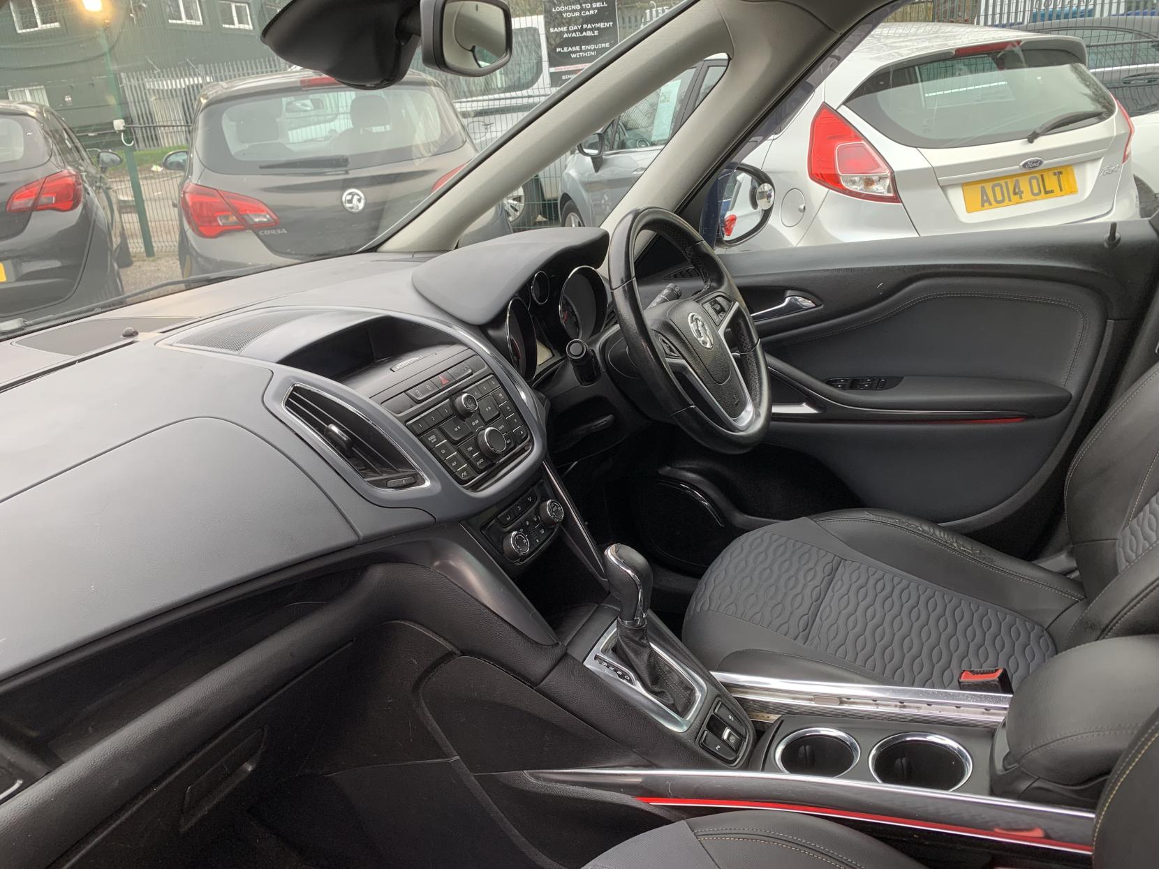 Vauxhall Zafira Tourer 2.0 CDTi SE MPV 5dr Diesel Auto Euro 5 (165 ps)