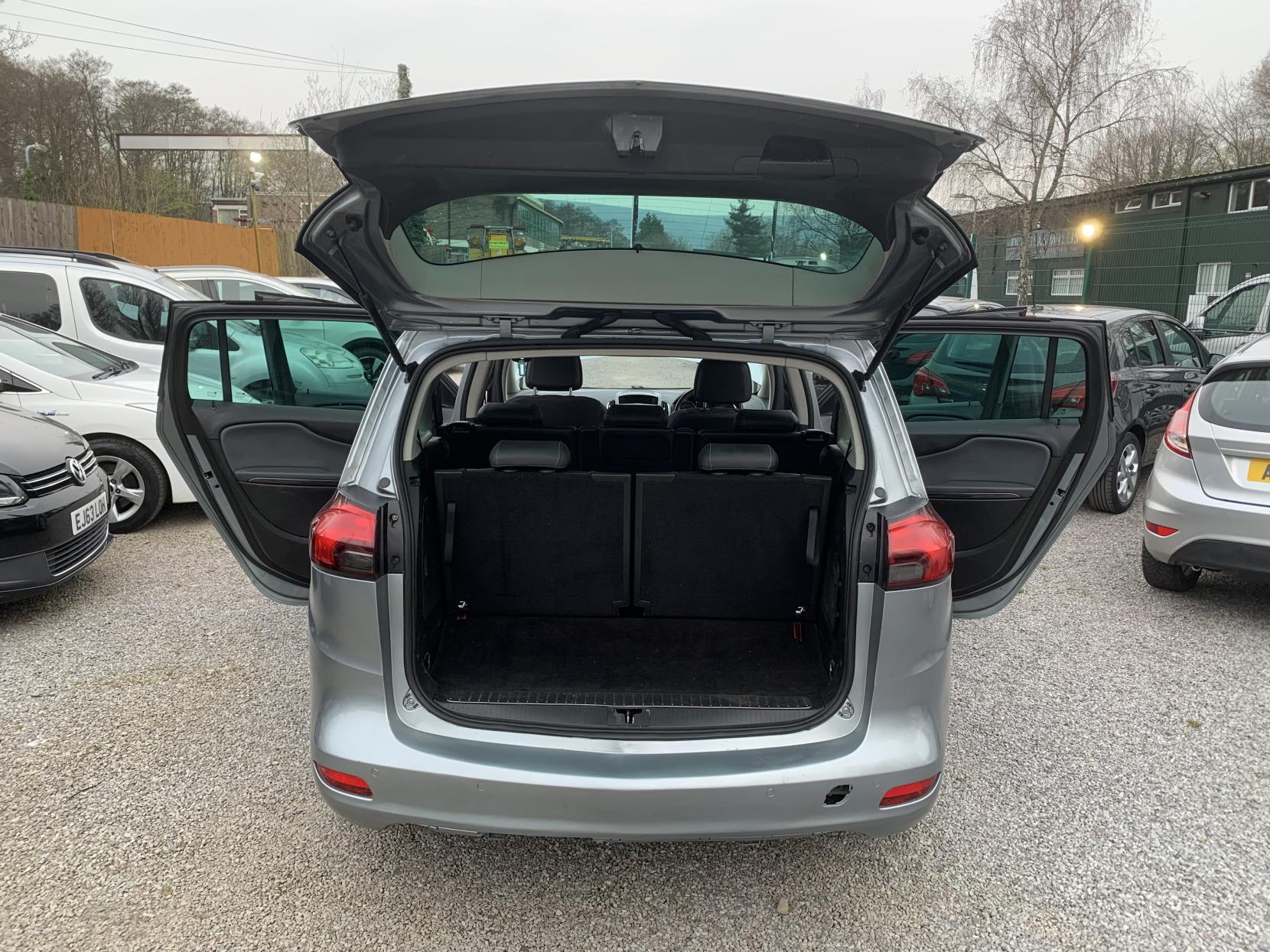 Vauxhall Zafira Tourer 2.0 CDTi SE MPV 5dr Diesel Auto Euro 5 (165 ps)