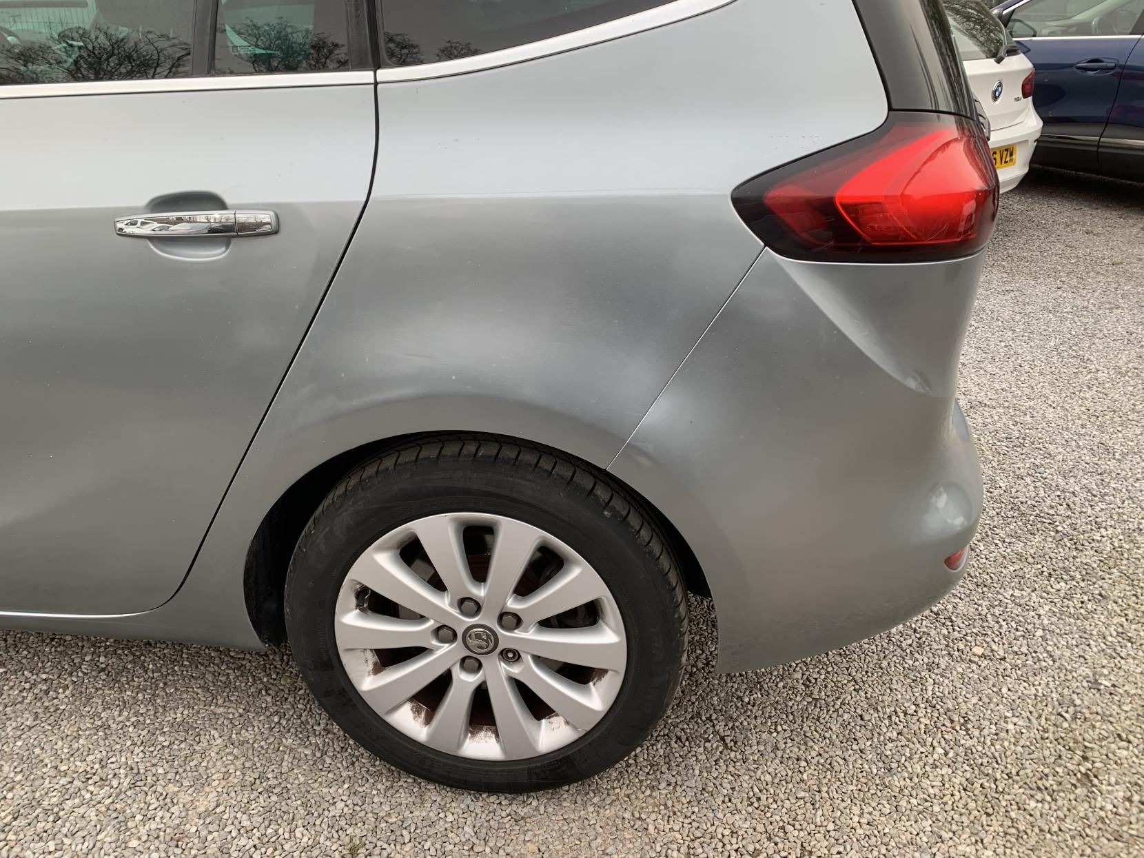Vauxhall Zafira Tourer 2.0 CDTi SE MPV 5dr Diesel Auto Euro 5 (165 ps)
