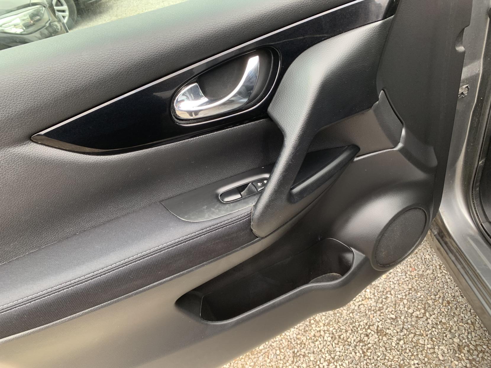 Nissan Qashqai 1.5 dCi Acenta SUV 5dr Diesel Manual 2WD Euro 5 (s/s) (110 ps)