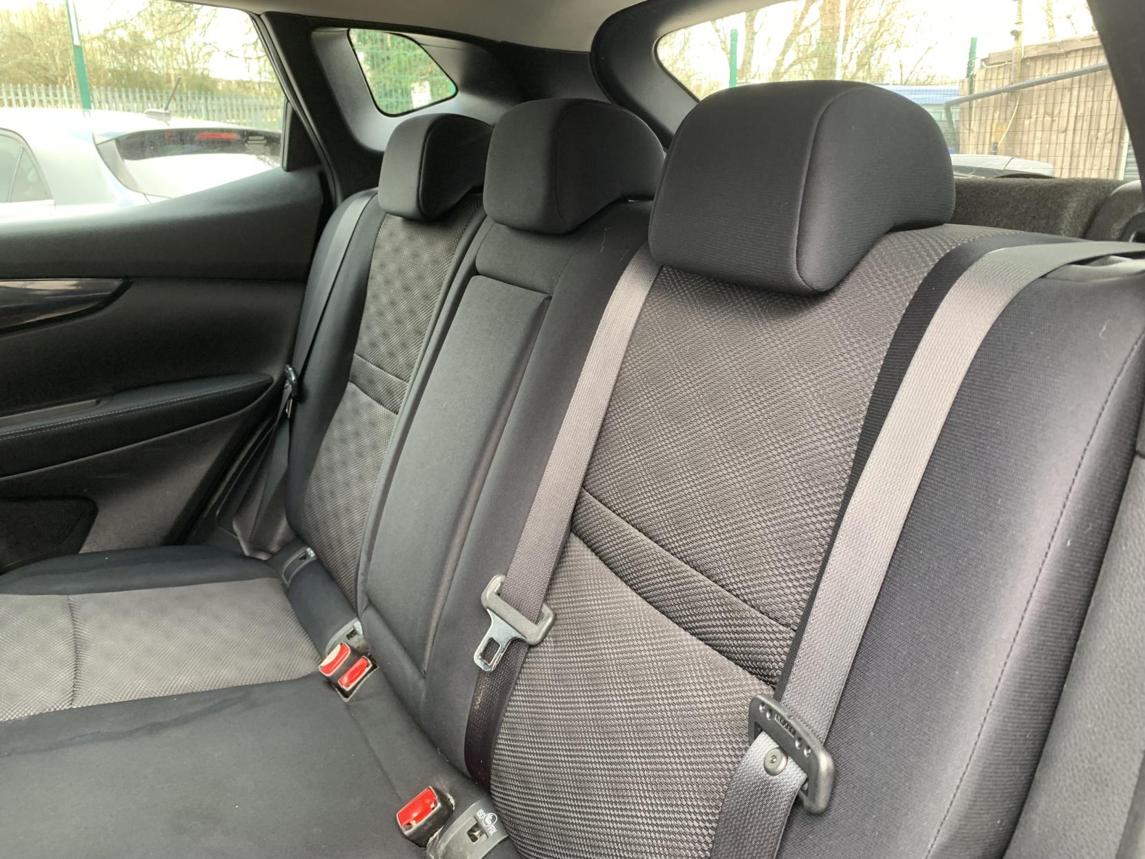 Nissan Qashqai 1.5 dCi Acenta SUV 5dr Diesel Manual 2WD Euro 5 (s/s) (110 ps)