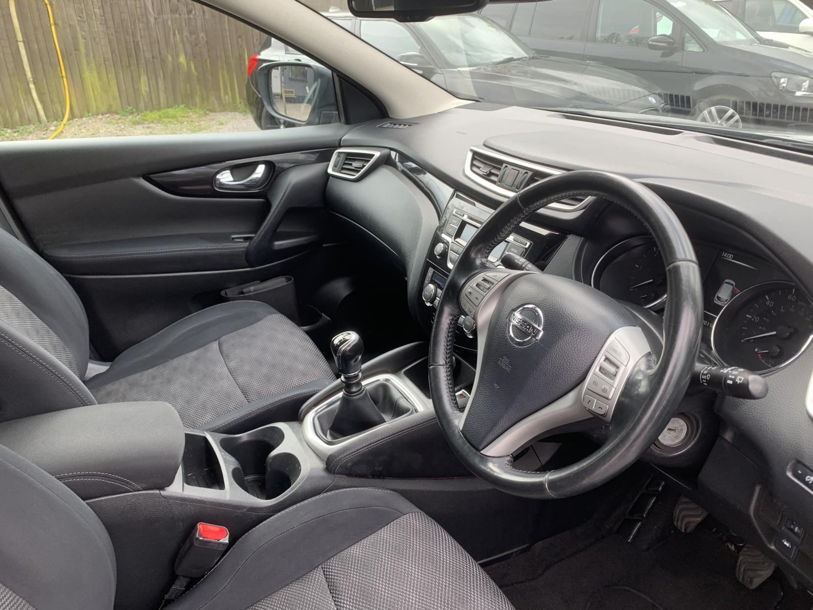 Nissan Qashqai 1.5 dCi Acenta SUV 5dr Diesel Manual 2WD Euro 5 (s/s) (110 ps)