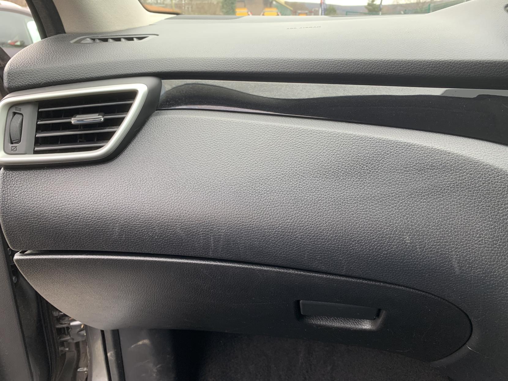 Nissan Qashqai 1.5 dCi Acenta SUV 5dr Diesel Manual 2WD Euro 5 (s/s) (110 ps)