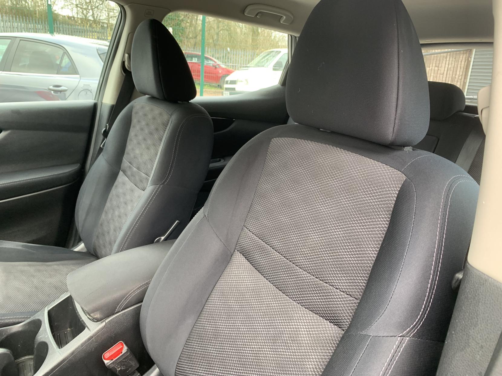 Nissan Qashqai 1.5 dCi Acenta SUV 5dr Diesel Manual 2WD Euro 5 (s/s) (110 ps)