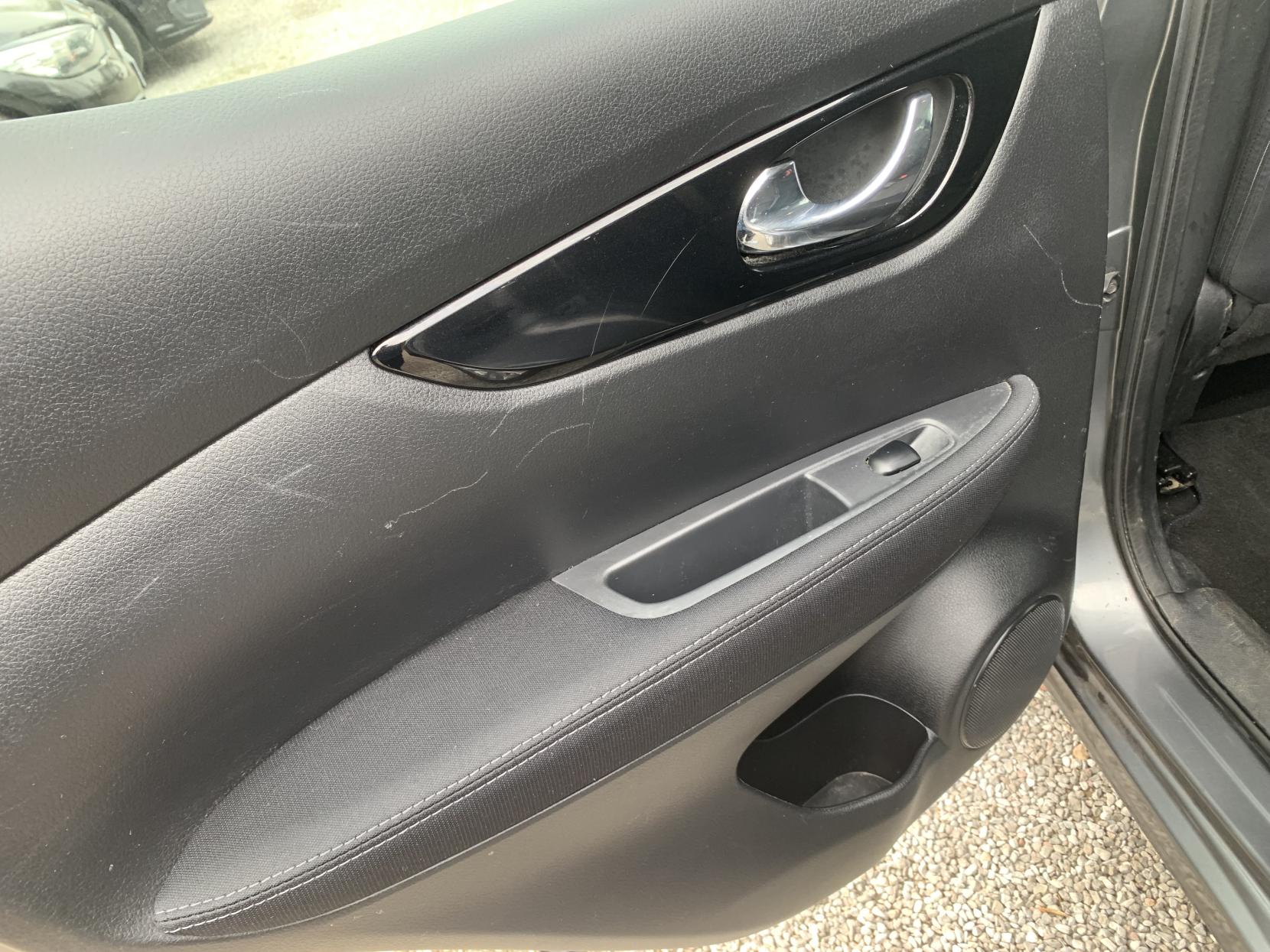 Nissan Qashqai 1.5 dCi Acenta SUV 5dr Diesel Manual 2WD Euro 5 (s/s) (110 ps)