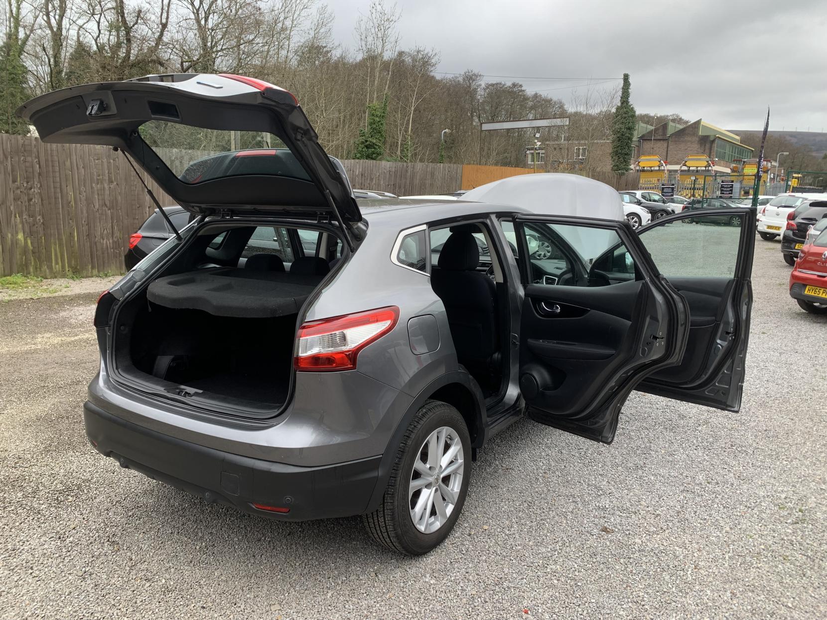 Nissan Qashqai 1.5 dCi Acenta SUV 5dr Diesel Manual 2WD Euro 5 (s/s) (110 ps)