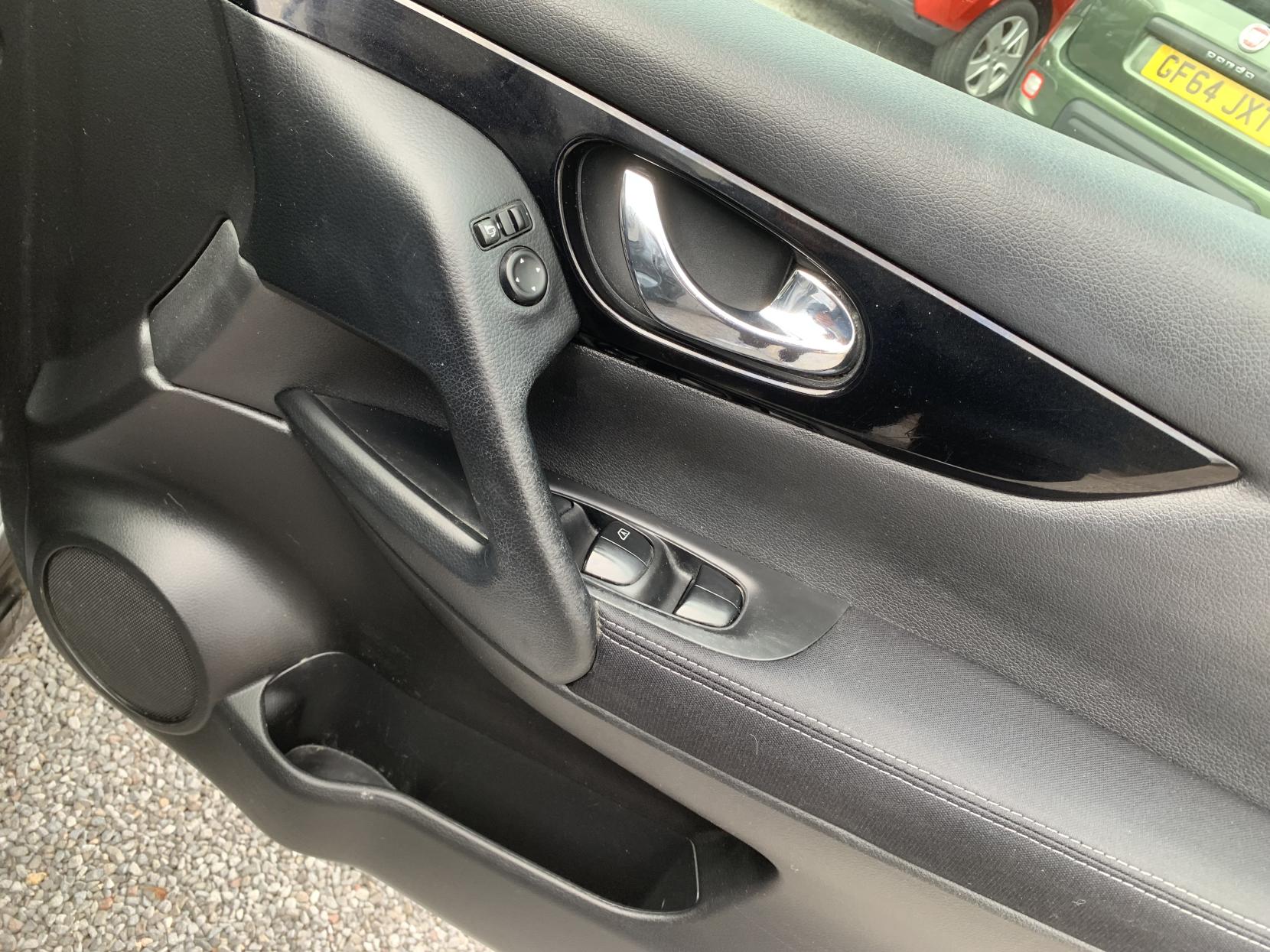 Nissan Qashqai 1.5 dCi Acenta SUV 5dr Diesel Manual 2WD Euro 5 (s/s) (110 ps)