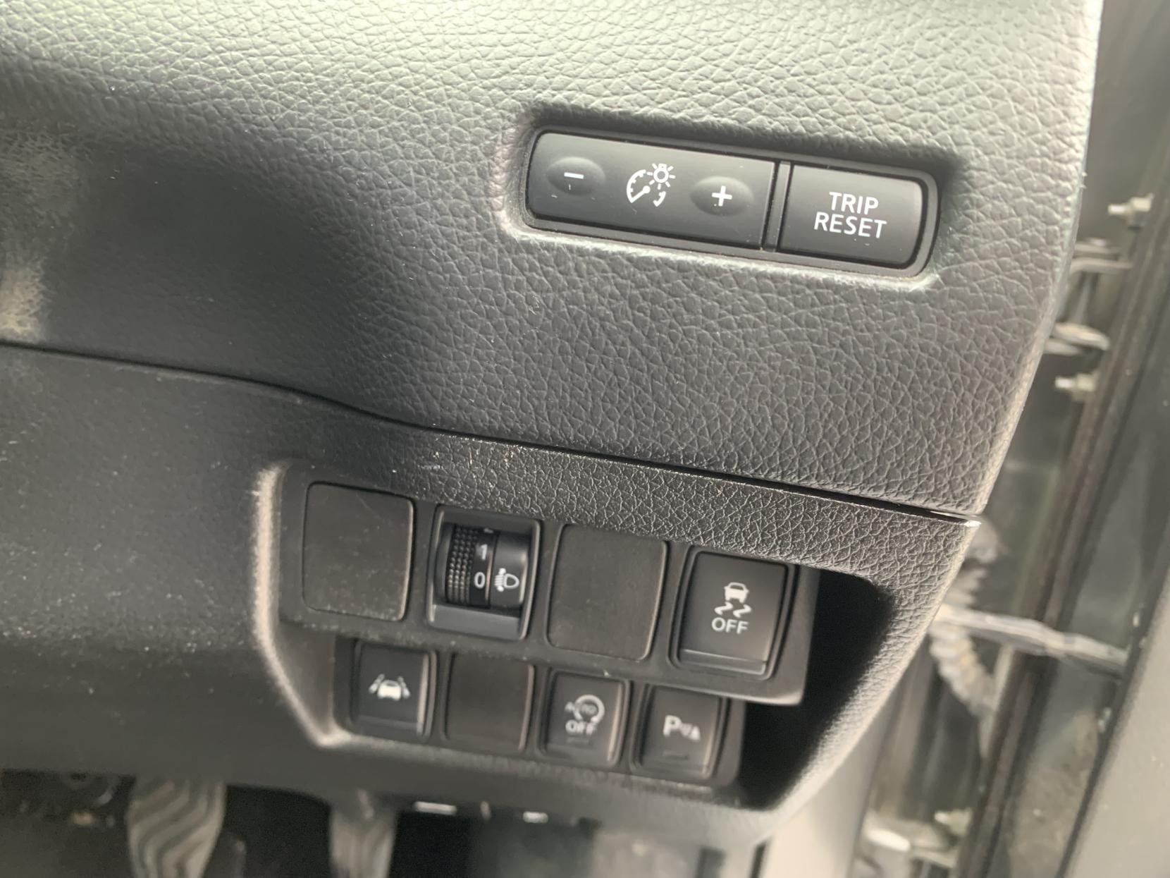 Nissan Qashqai 1.5 dCi Acenta SUV 5dr Diesel Manual 2WD Euro 5 (s/s) (110 ps)