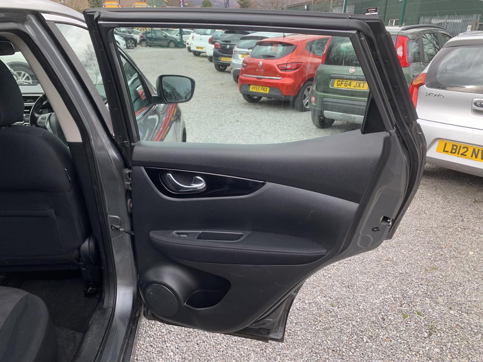 Nissan Qashqai 1.5 dCi Acenta SUV 5dr Diesel Manual 2WD Euro 5 (s/s) (110 ps)