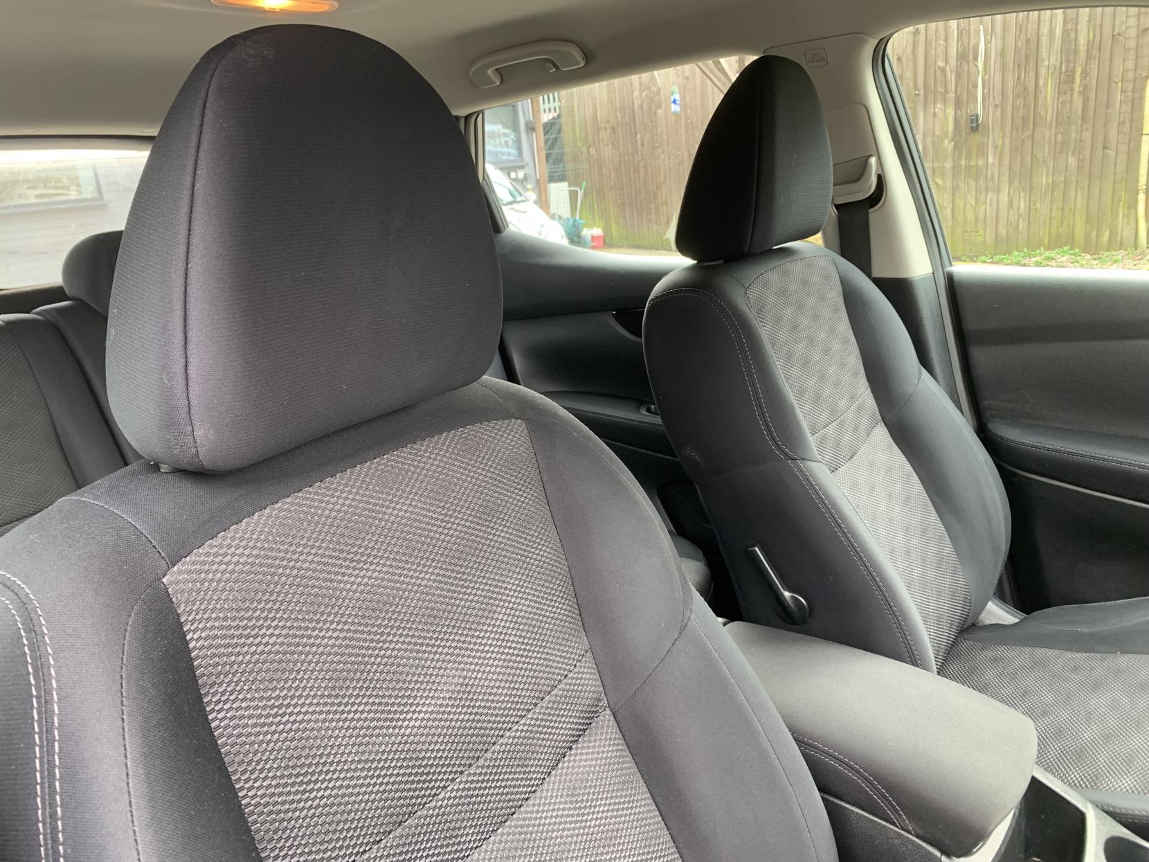 Nissan Qashqai 1.5 dCi Acenta SUV 5dr Diesel Manual 2WD Euro 5 (s/s) (110 ps)