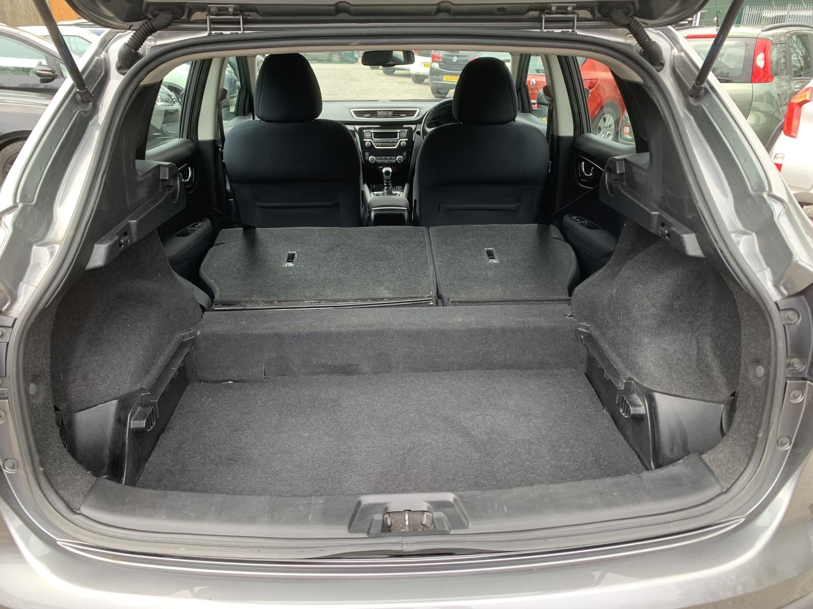 Nissan Qashqai 1.5 dCi Acenta SUV 5dr Diesel Manual 2WD Euro 5 (s/s) (110 ps)