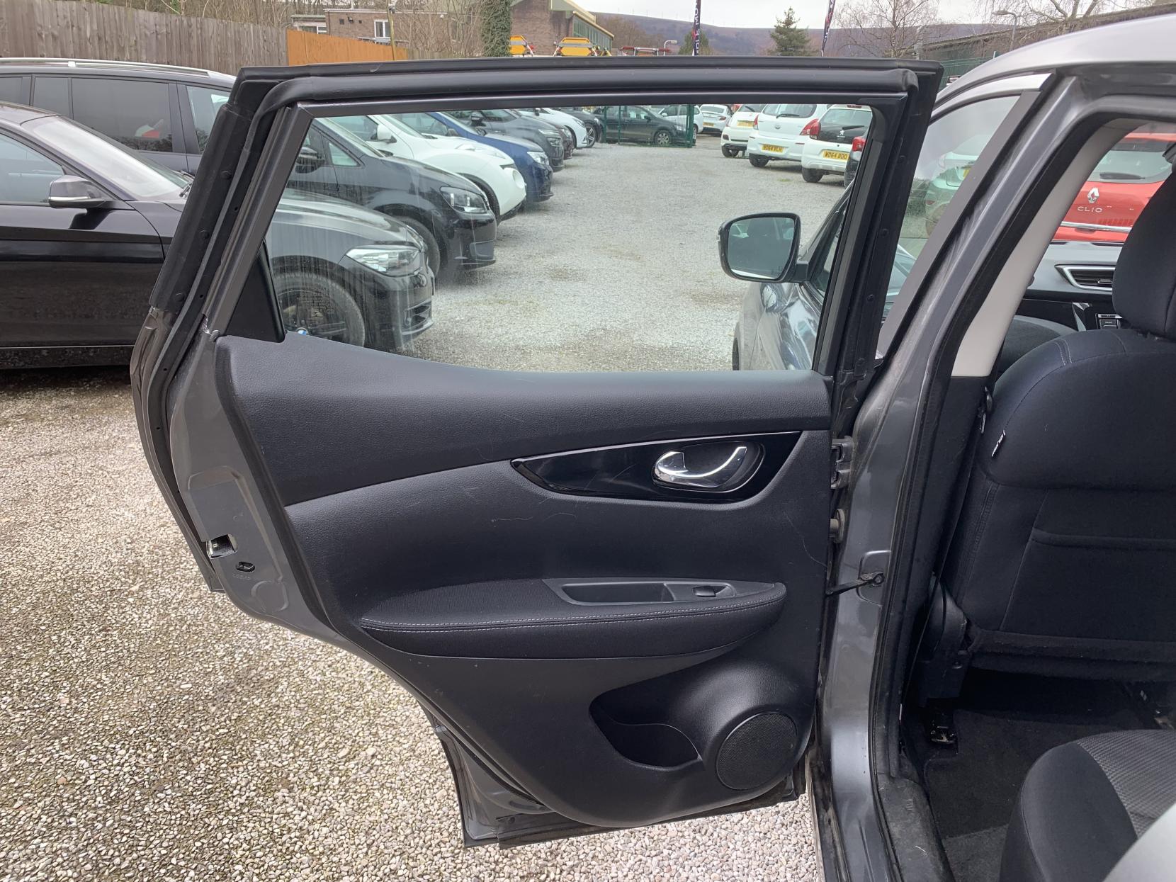 Nissan Qashqai 1.5 dCi Acenta SUV 5dr Diesel Manual 2WD Euro 5 (s/s) (110 ps)