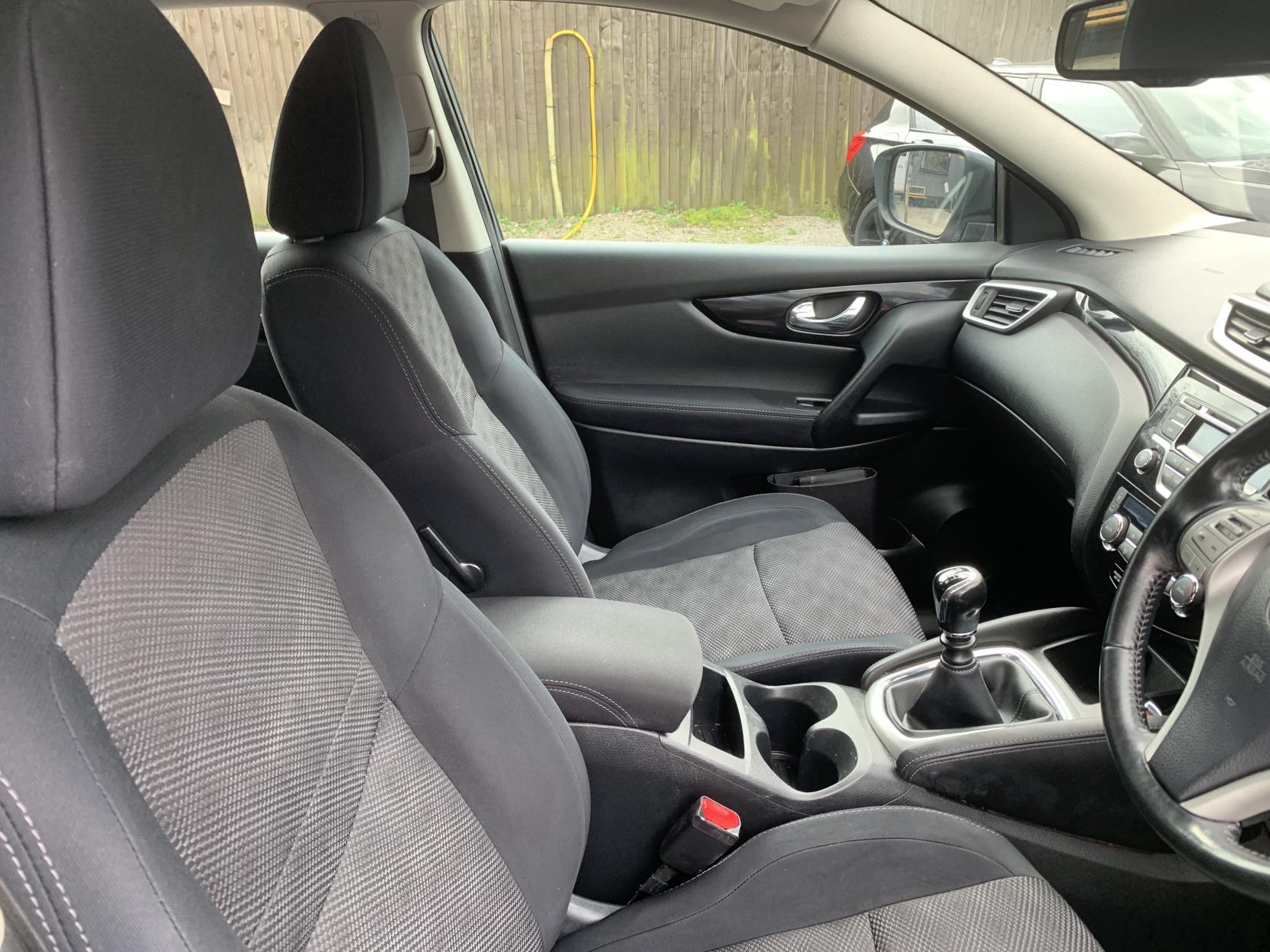 Nissan Qashqai 1.5 dCi Acenta SUV 5dr Diesel Manual 2WD Euro 5 (s/s) (110 ps)