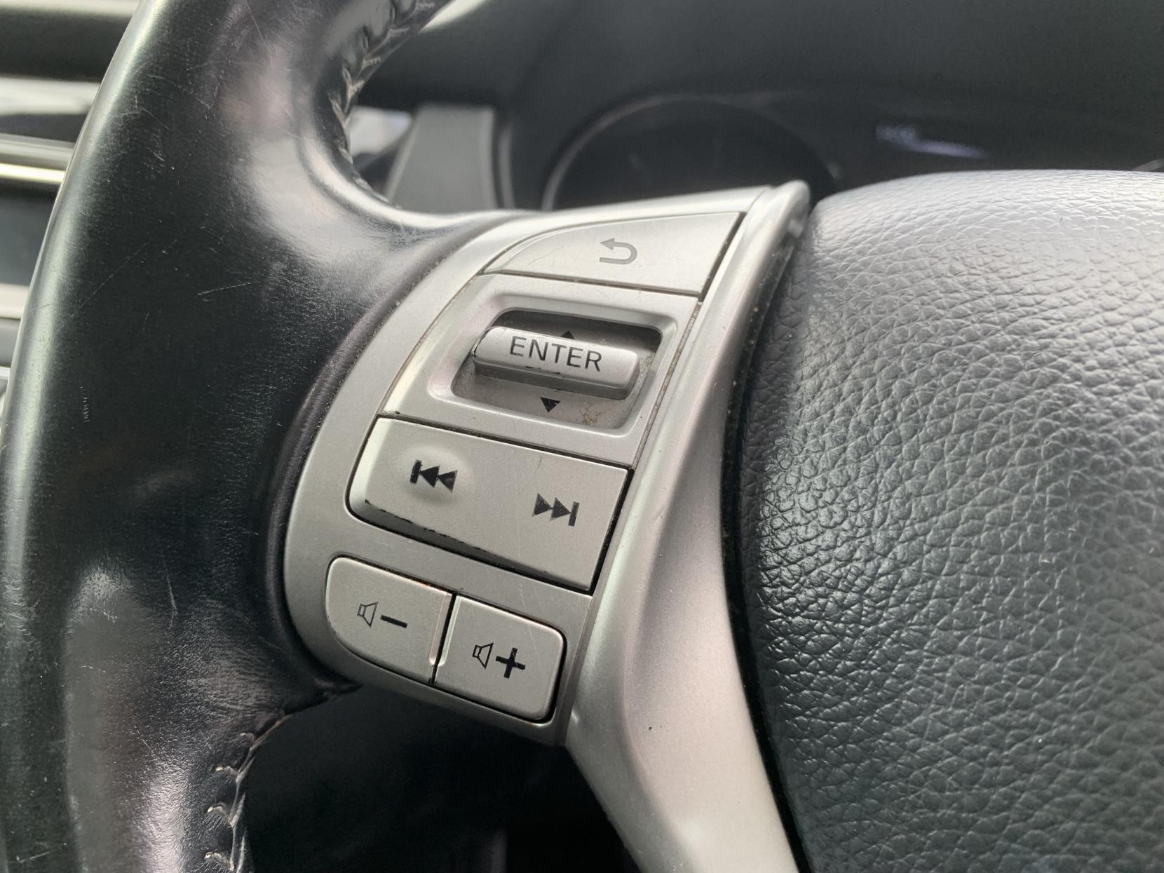 Nissan Qashqai 1.5 dCi Acenta SUV 5dr Diesel Manual 2WD Euro 5 (s/s) (110 ps)