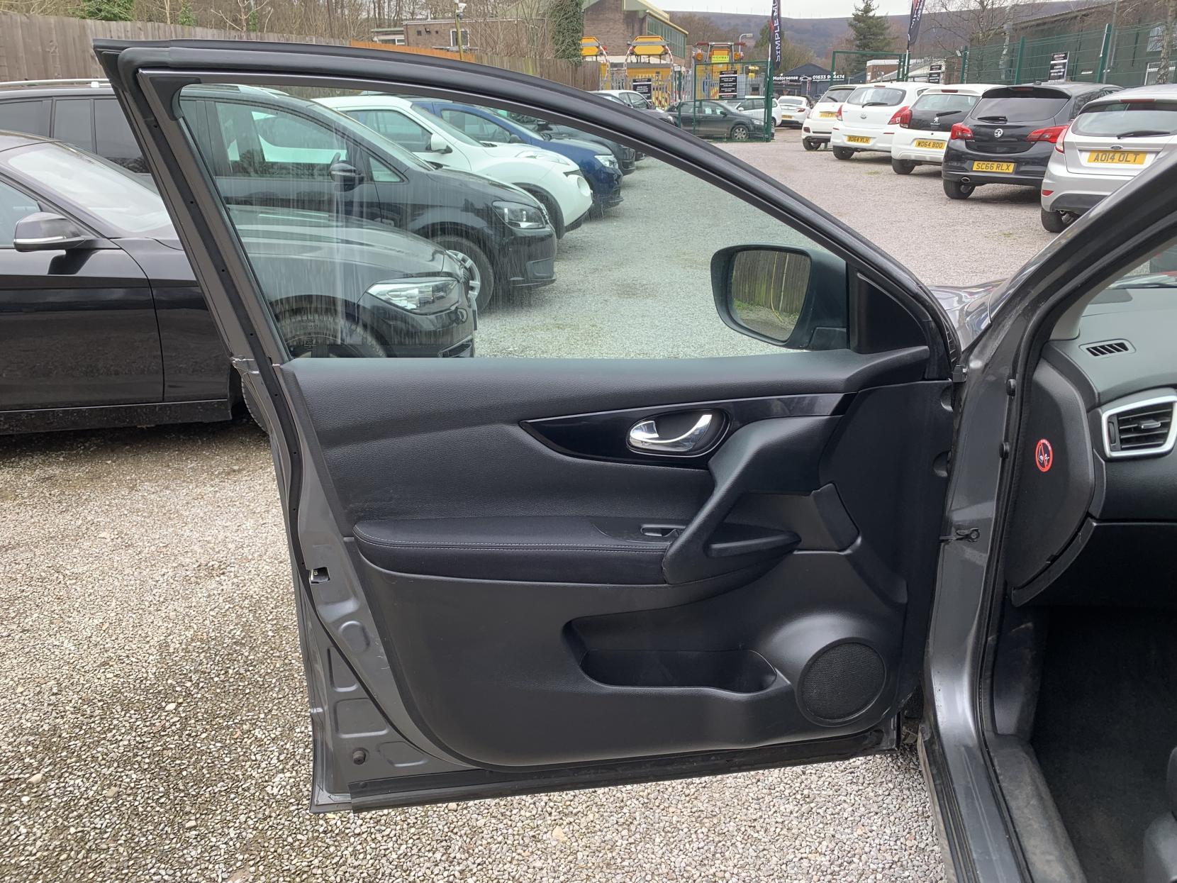 Nissan Qashqai 1.5 dCi Acenta SUV 5dr Diesel Manual 2WD Euro 5 (s/s) (110 ps)