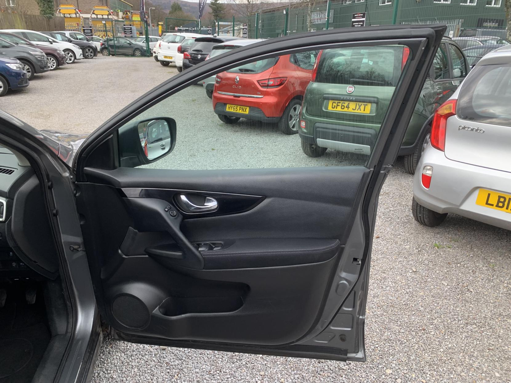 Nissan Qashqai 1.5 dCi Acenta SUV 5dr Diesel Manual 2WD Euro 5 (s/s) (110 ps)