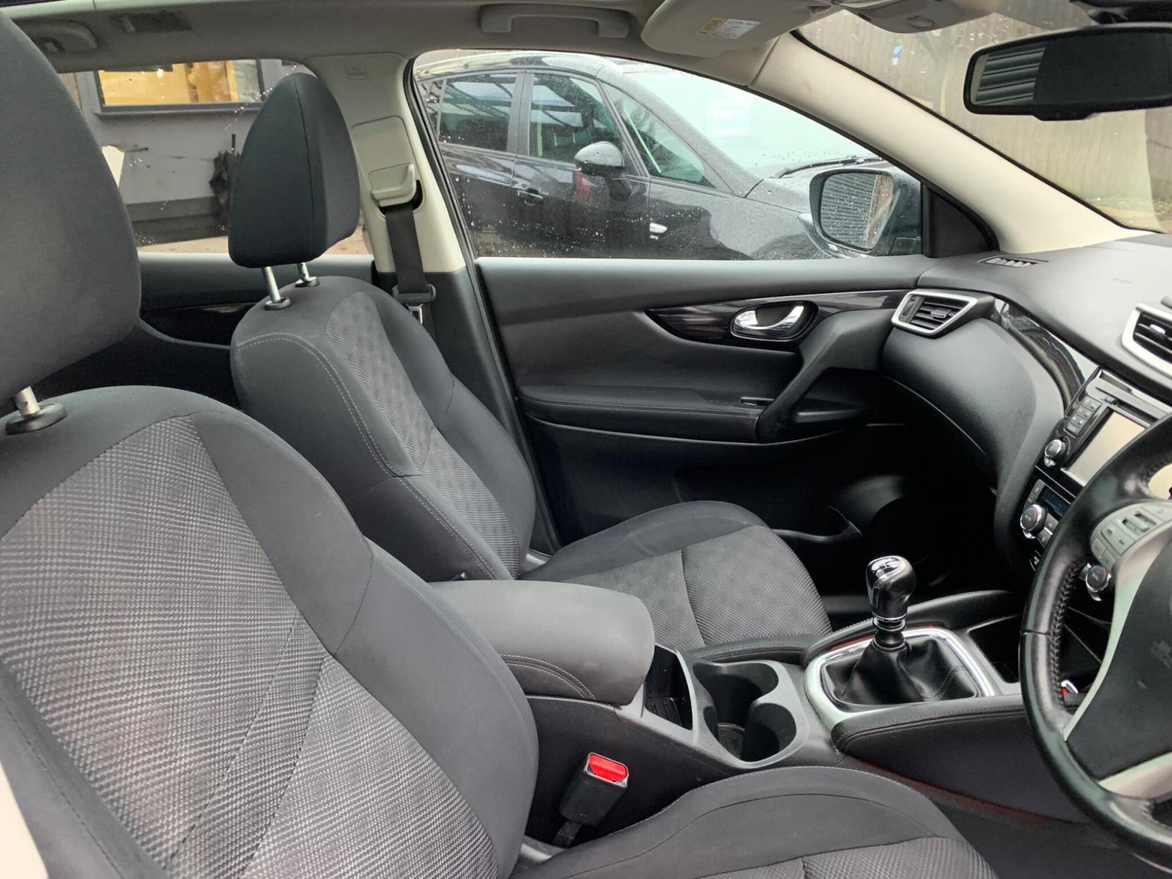 Nissan Qashqai 1.2 DIG-T N-Connecta 2WD Euro 6 (s/s) 5dr