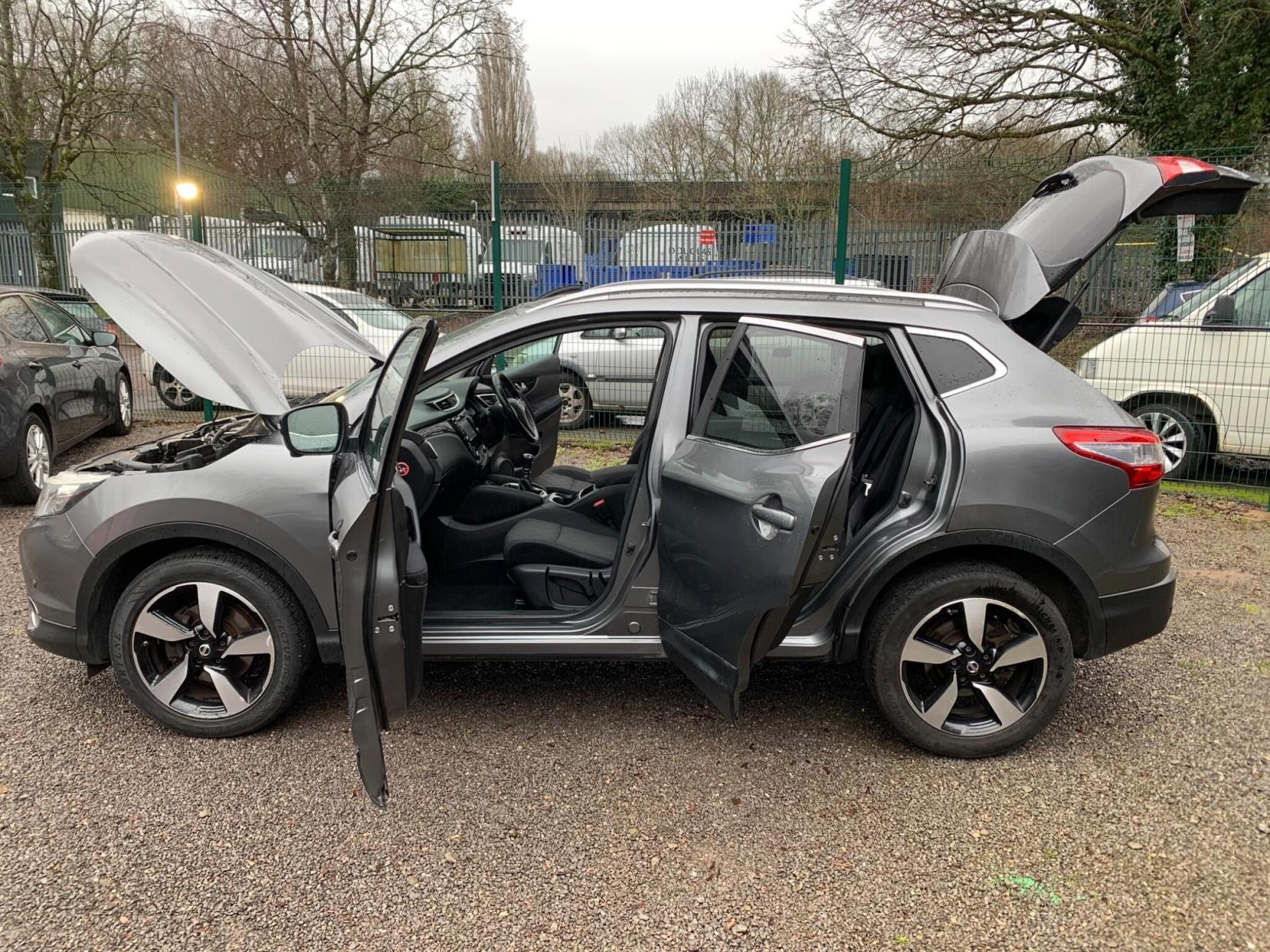 Nissan Qashqai 1.2 DIG-T N-Connecta 2WD Euro 6 (s/s) 5dr