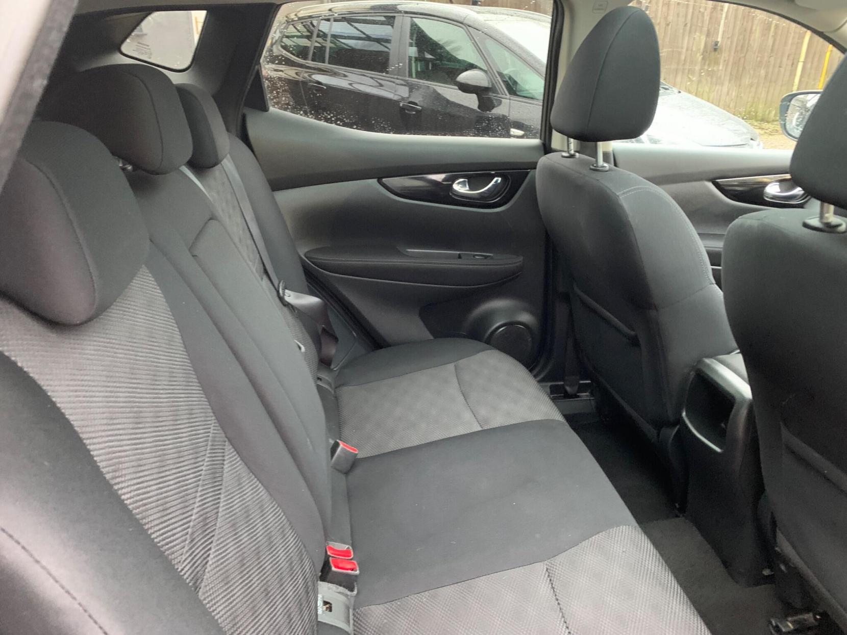 Nissan Qashqai 1.2 DIG-T N-Connecta 2WD Euro 6 (s/s) 5dr