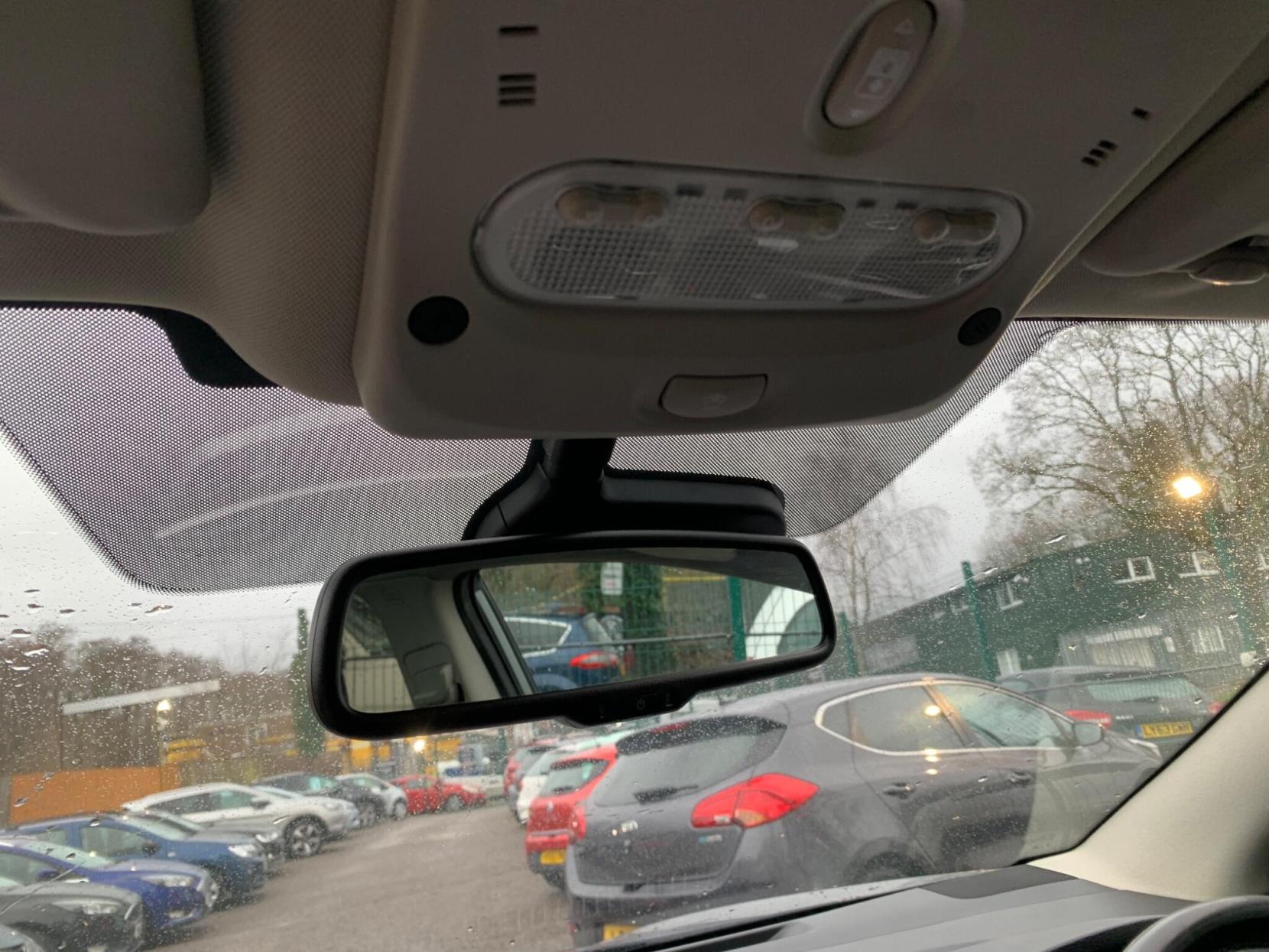 Nissan Qashqai 1.2 DIG-T N-Connecta 2WD Euro 6 (s/s) 5dr