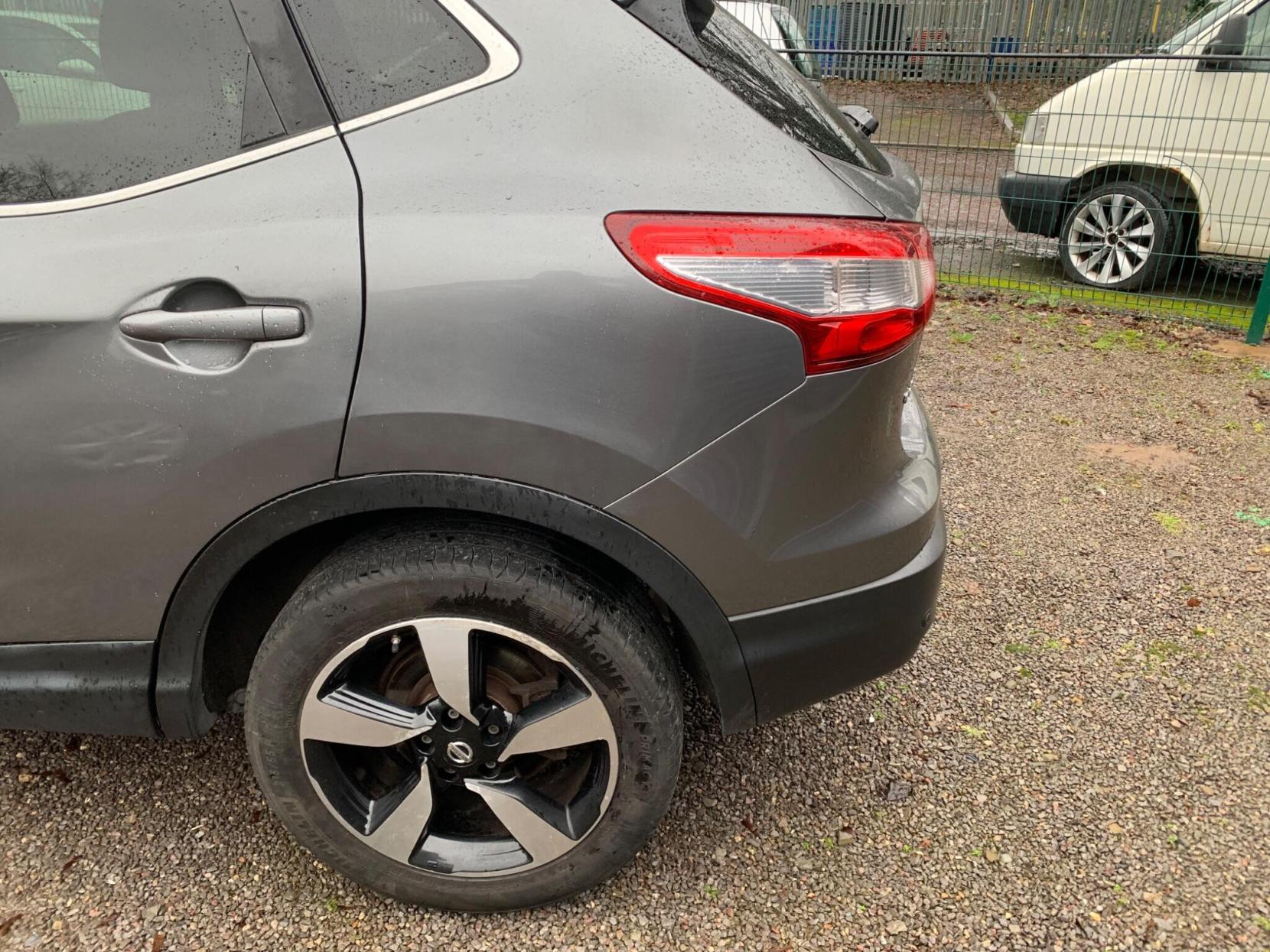 Nissan Qashqai 1.2 DIG-T N-Connecta 2WD Euro 6 (s/s) 5dr