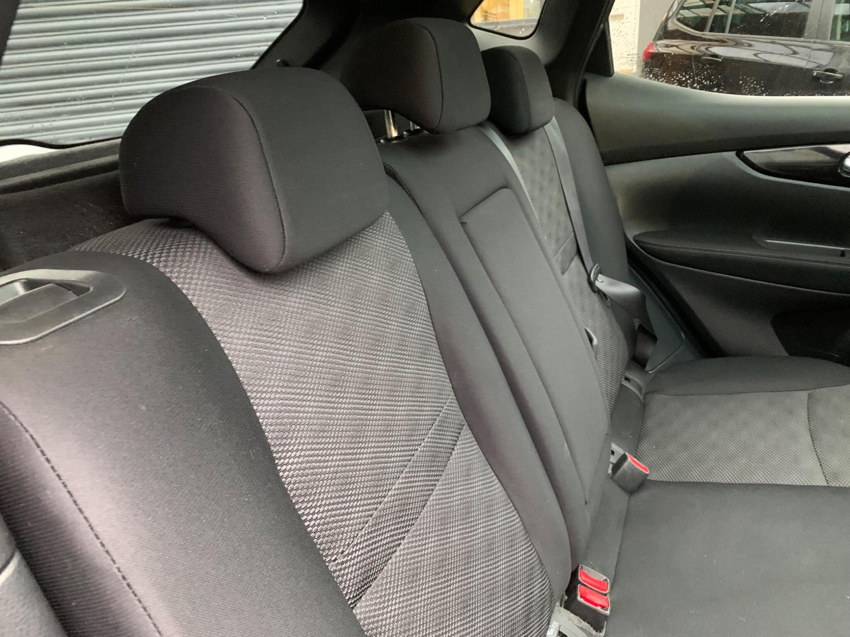 Nissan Qashqai 1.2 DIG-T N-Connecta 2WD Euro 6 (s/s) 5dr