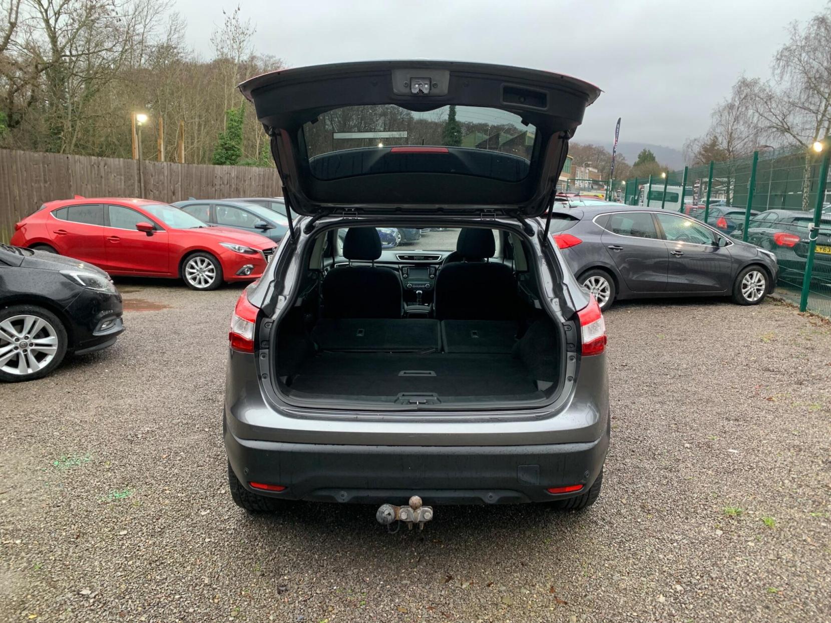 Nissan Qashqai 1.2 DIG-T N-Connecta 2WD Euro 6 (s/s) 5dr