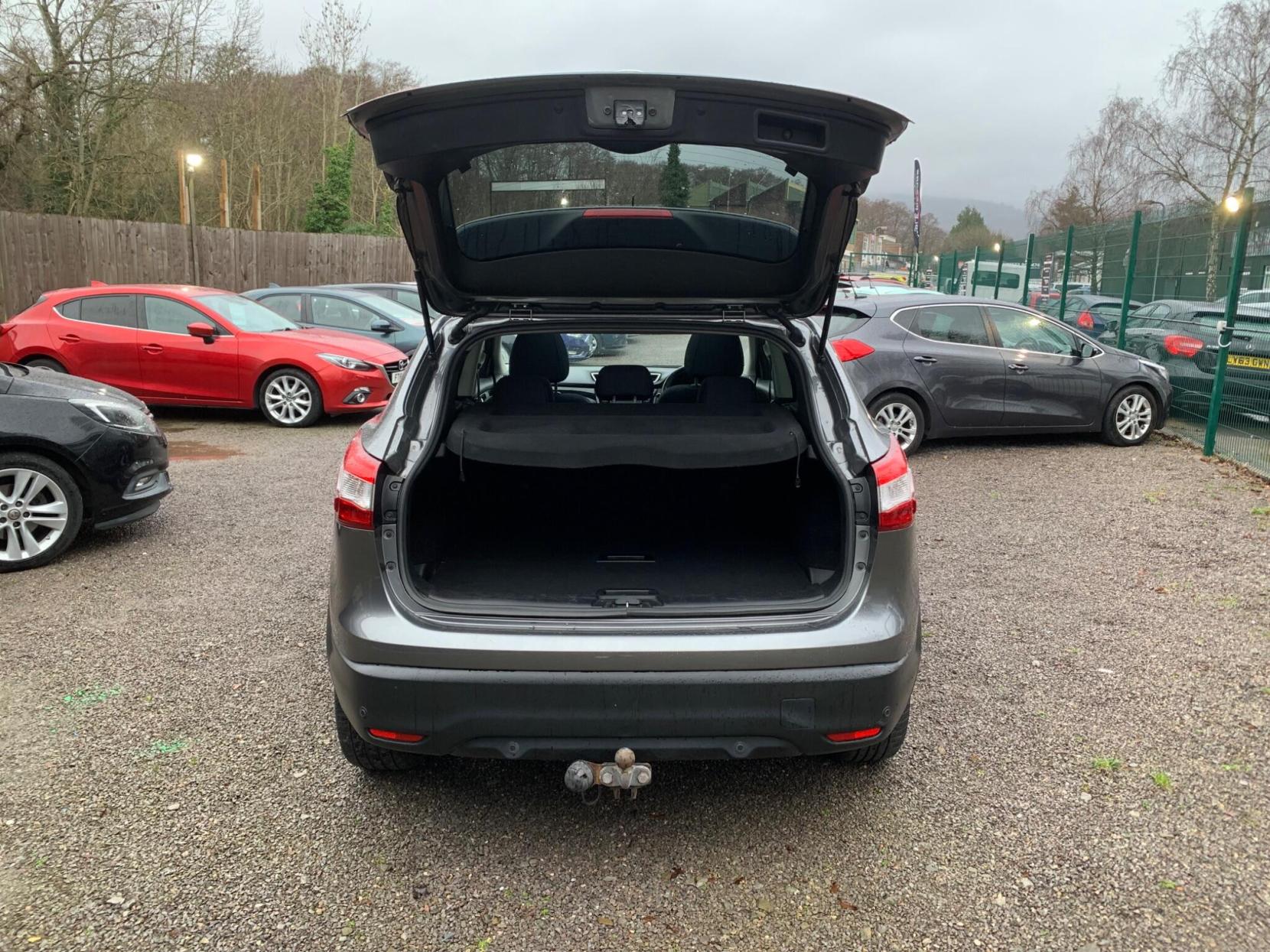 Nissan Qashqai 1.2 DIG-T N-Connecta 2WD Euro 6 (s/s) 5dr