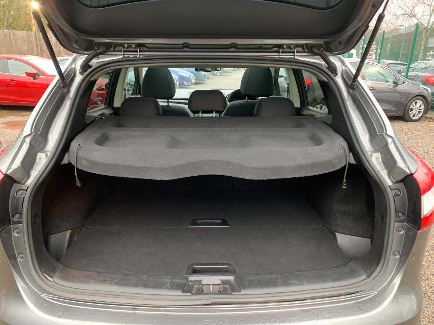 Nissan Qashqai 1.2 DIG-T N-Connecta 2WD Euro 6 (s/s) 5dr