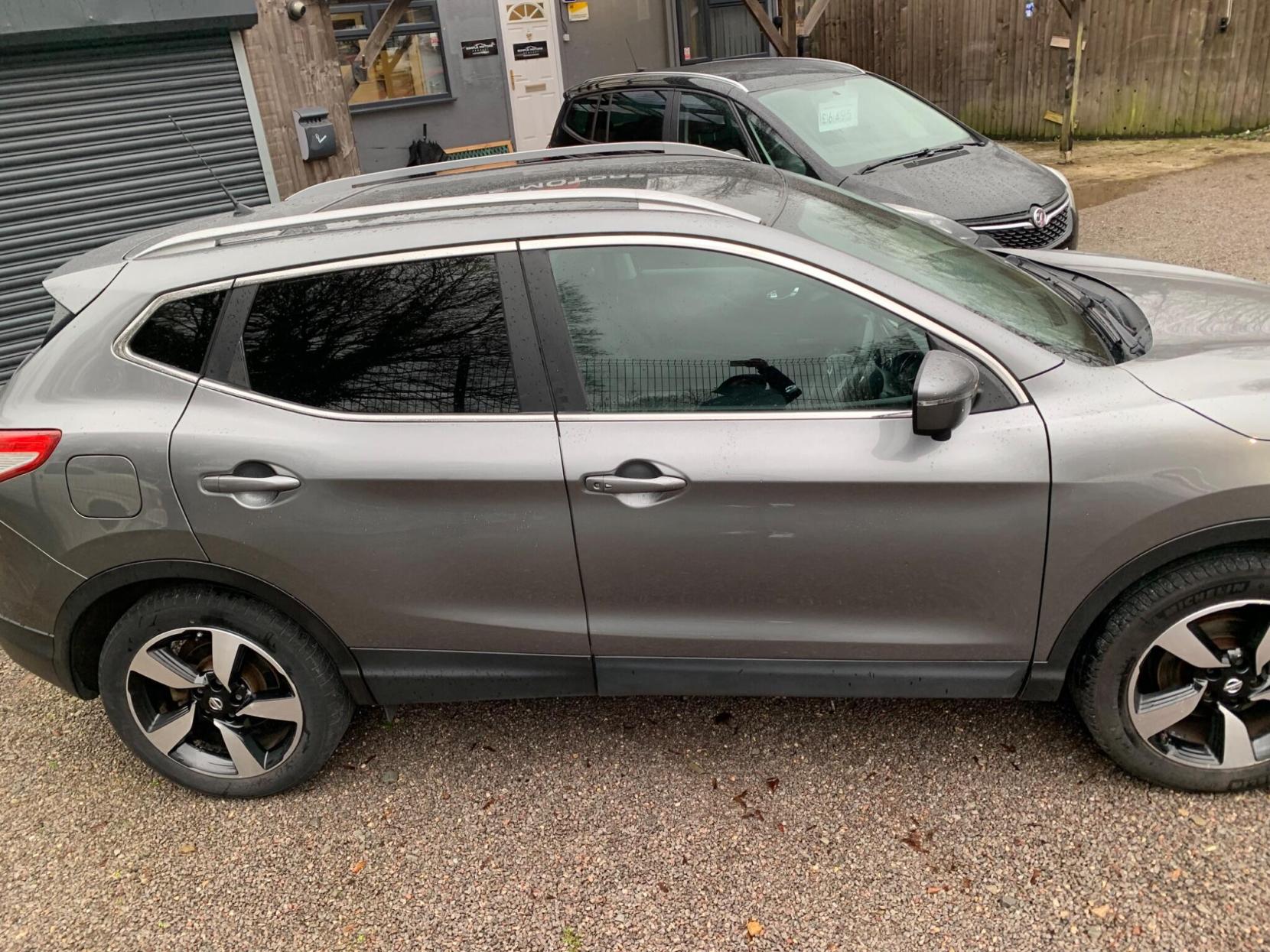 Nissan Qashqai 1.2 DIG-T N-Connecta 2WD Euro 6 (s/s) 5dr