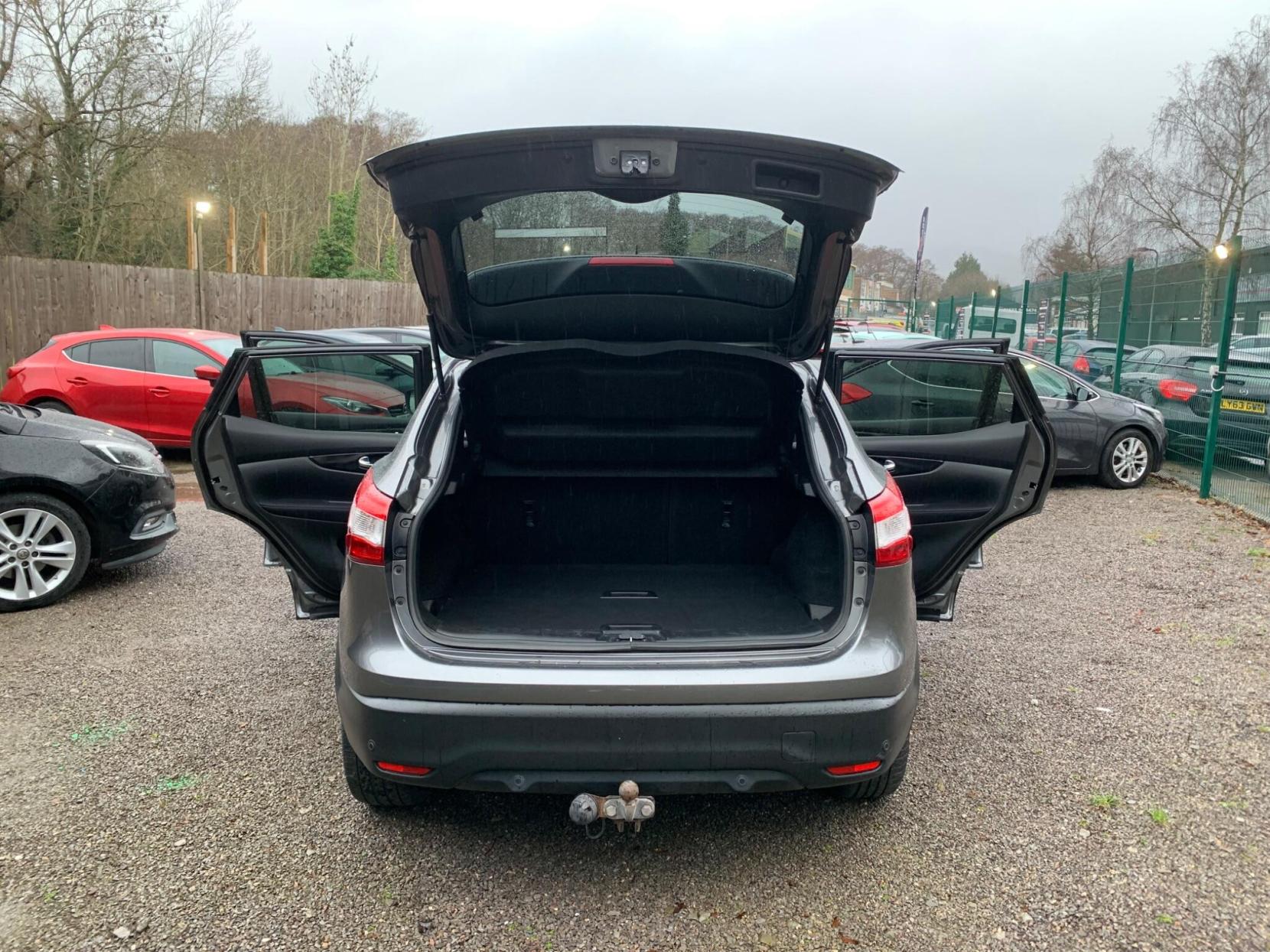 Nissan Qashqai 1.2 DIG-T N-Connecta 2WD Euro 6 (s/s) 5dr