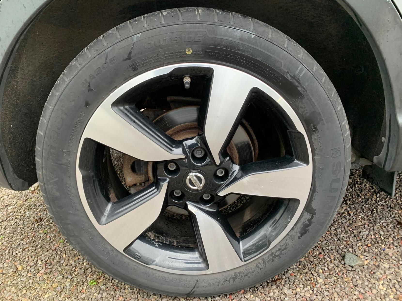 Nissan Qashqai 1.2 DIG-T N-Connecta 2WD Euro 6 (s/s) 5dr