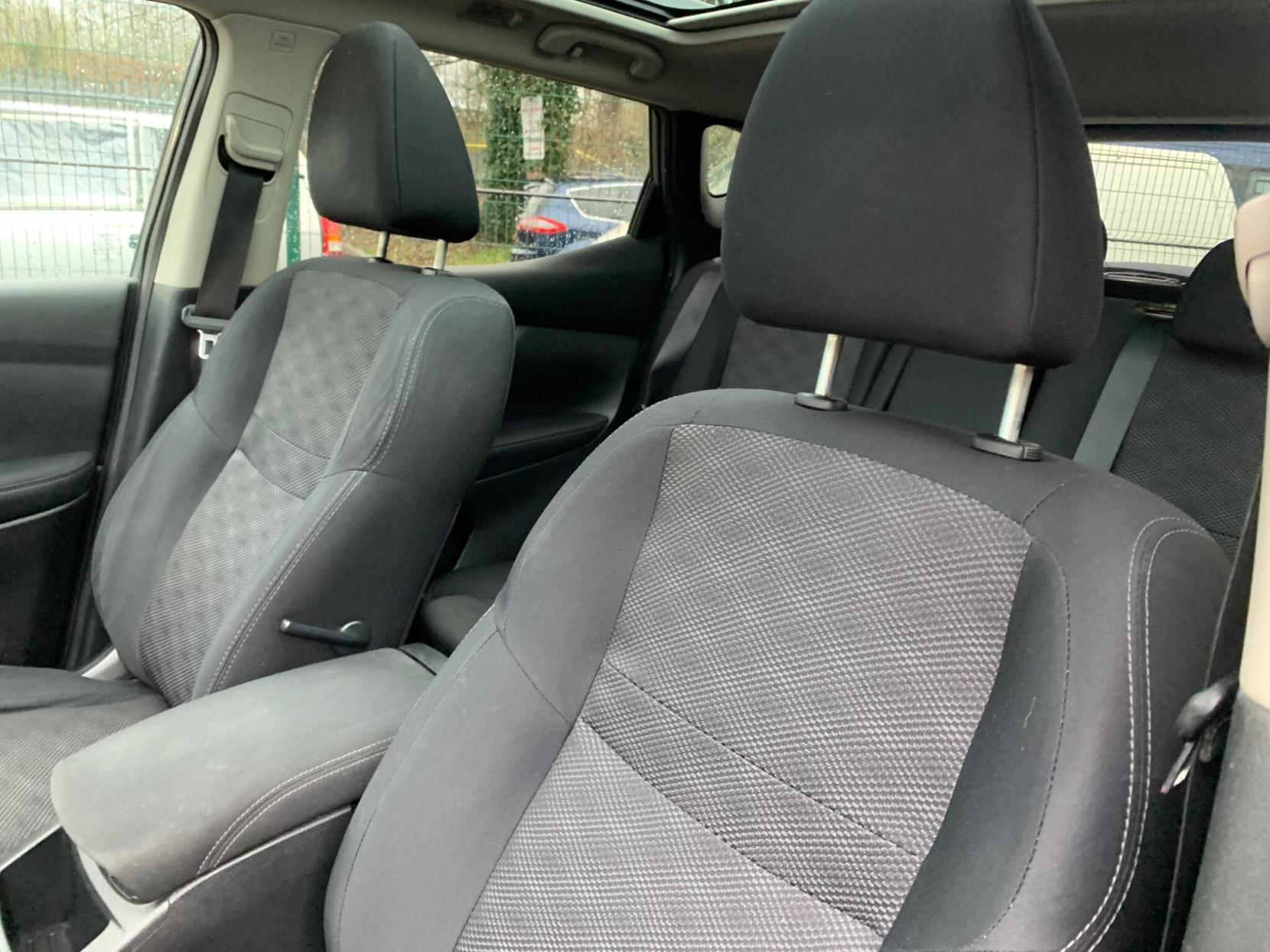 Nissan Qashqai 1.2 DIG-T N-Connecta 2WD Euro 6 (s/s) 5dr