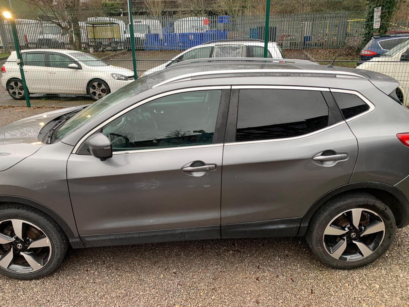 Nissan Qashqai 1.2 DIG-T N-Connecta 2WD Euro 6 (s/s) 5dr