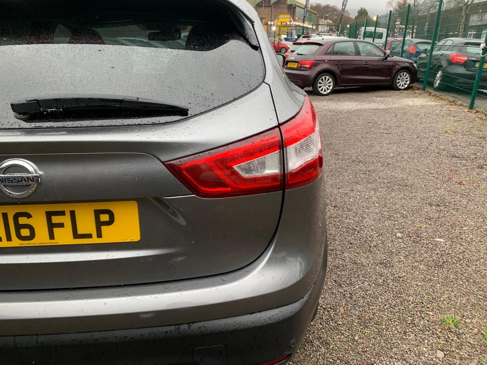 Nissan Qashqai 1.2 DIG-T N-Connecta 2WD Euro 6 (s/s) 5dr