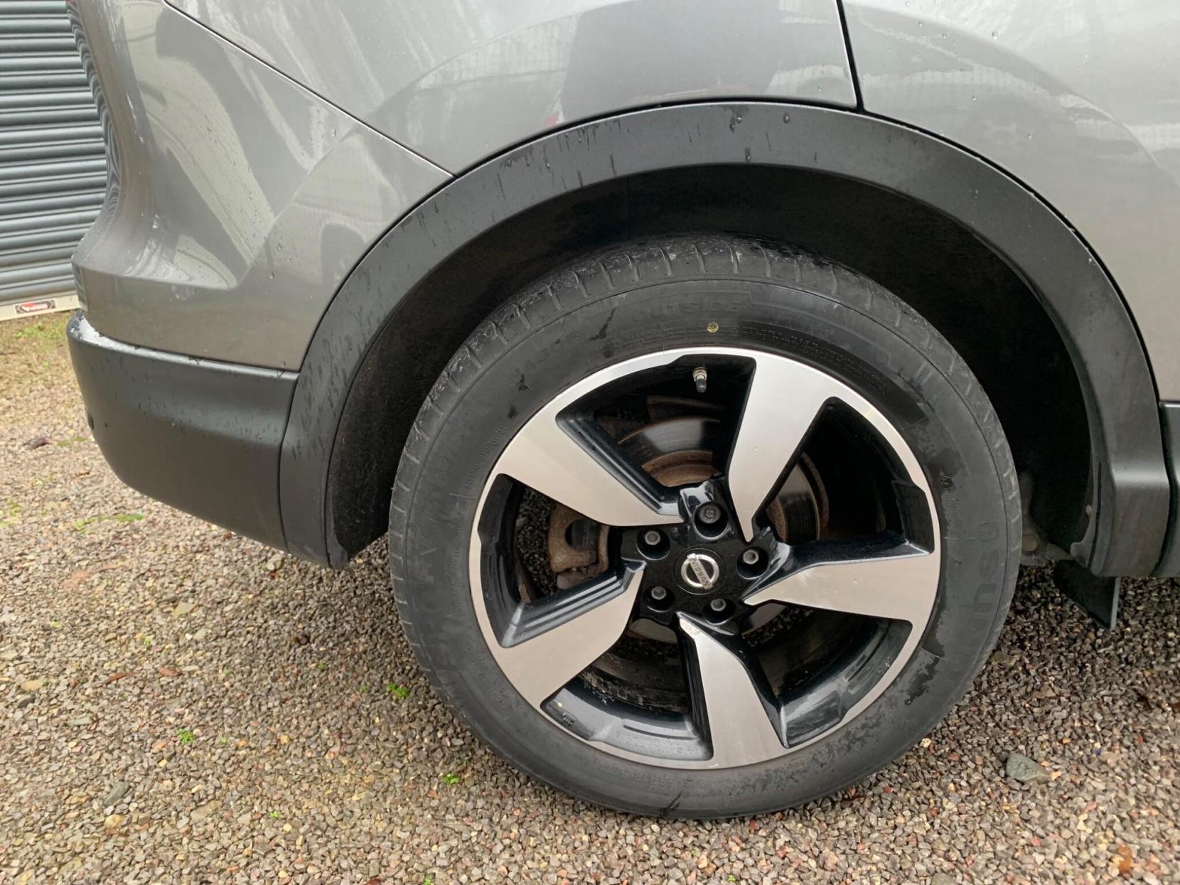 Nissan Qashqai 1.2 DIG-T N-Connecta 2WD Euro 6 (s/s) 5dr