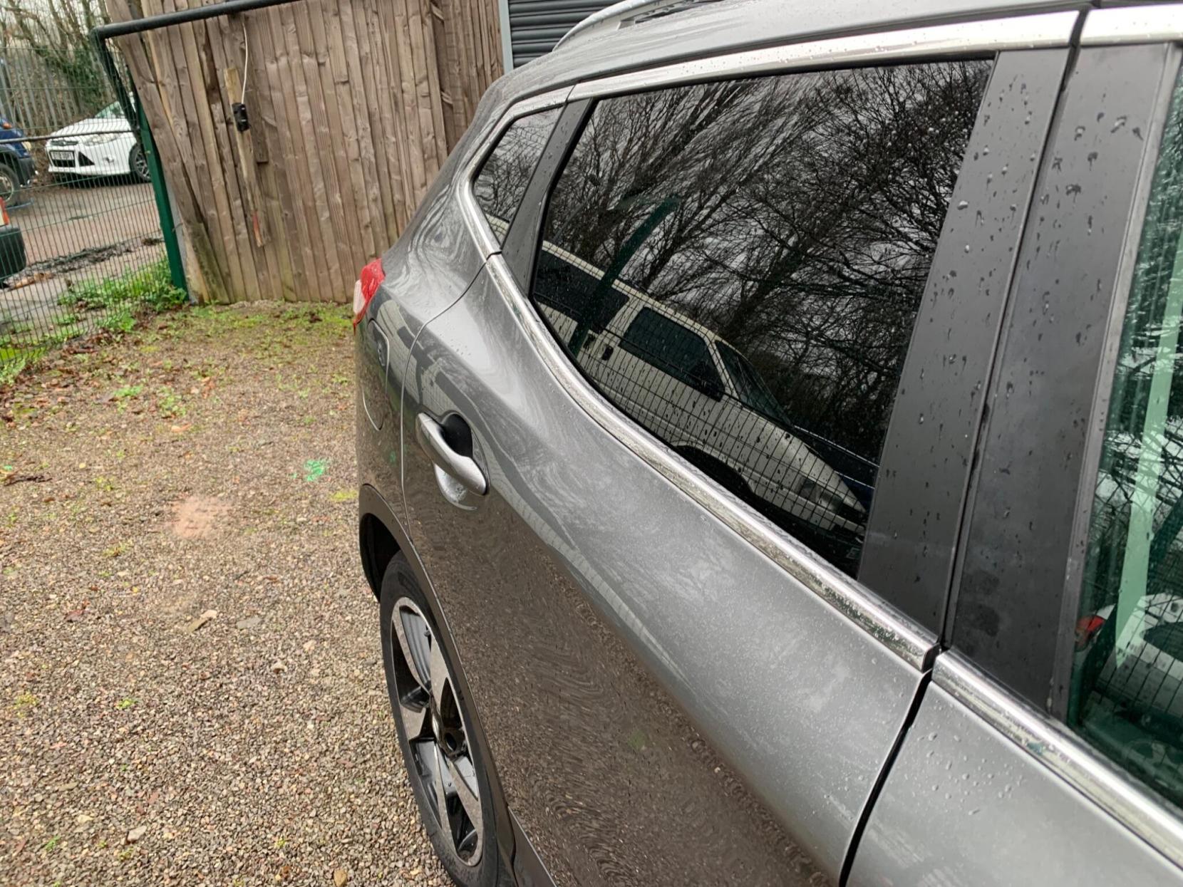 Nissan Qashqai 1.2 DIG-T N-Connecta 2WD Euro 6 (s/s) 5dr