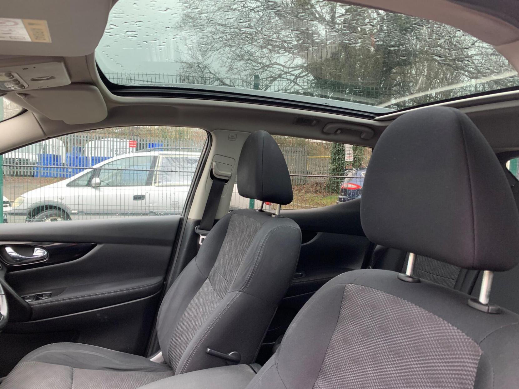 Nissan Qashqai 1.2 DIG-T N-Connecta 2WD Euro 6 (s/s) 5dr