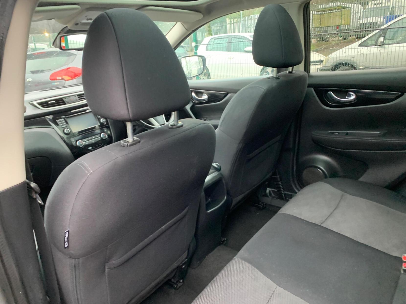 Nissan Qashqai 1.2 DIG-T N-Connecta 2WD Euro 6 (s/s) 5dr