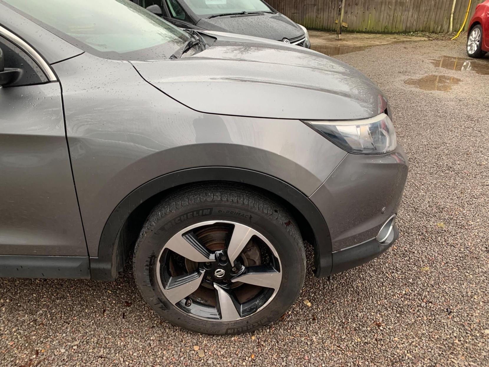 Nissan Qashqai 1.2 DIG-T N-Connecta 2WD Euro 6 (s/s) 5dr