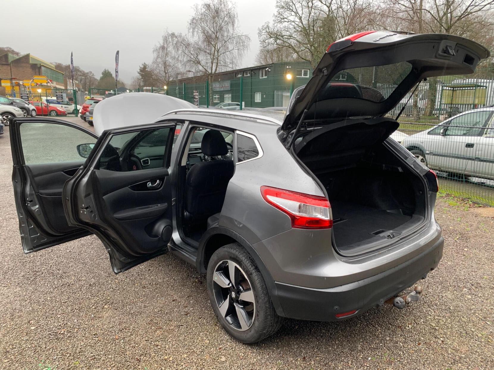 Nissan Qashqai 1.2 DIG-T N-Connecta 2WD Euro 6 (s/s) 5dr